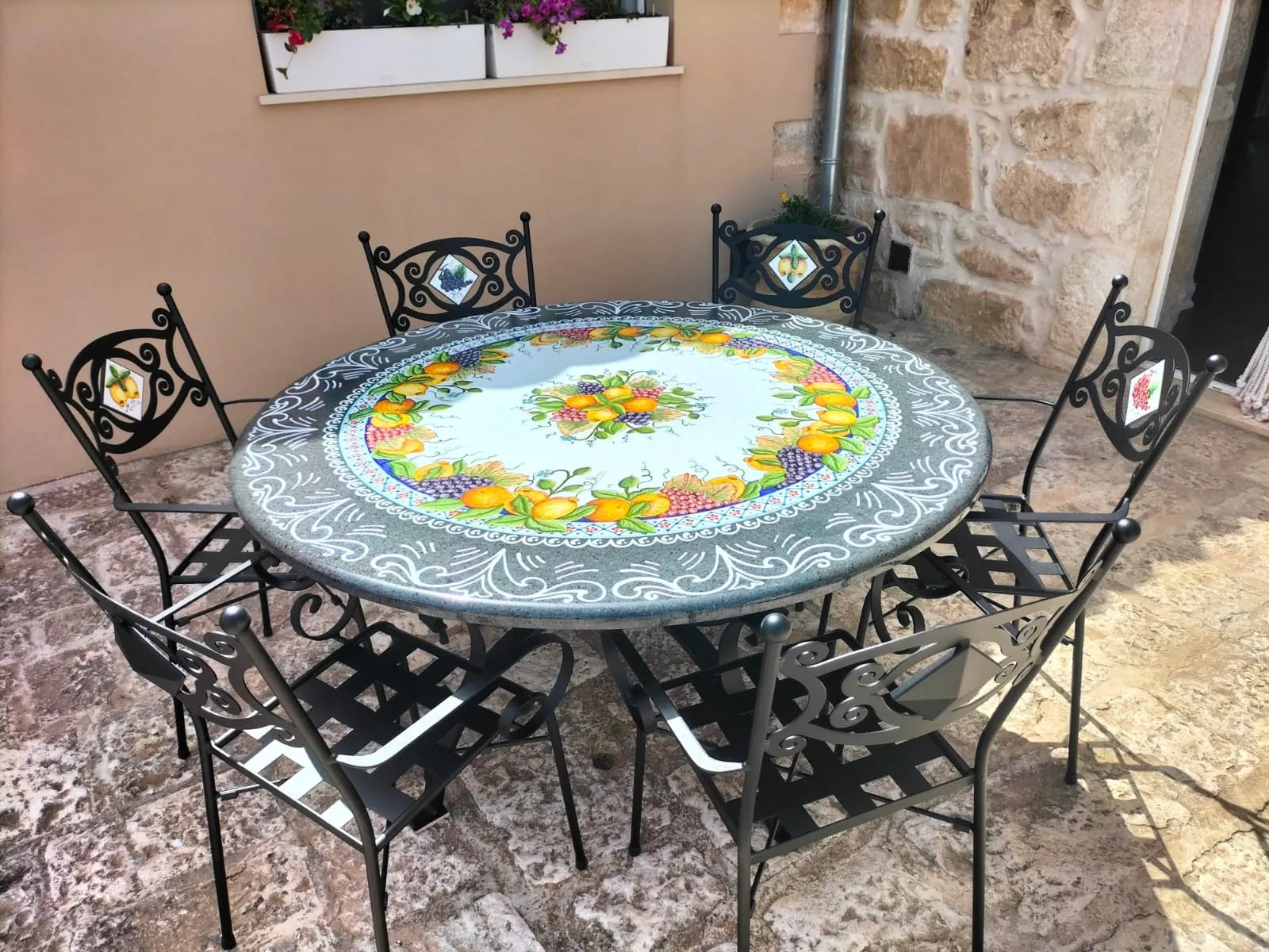 Tavolo Rotondo Scontornato – Eleganza e Resistenza - TAVOLI