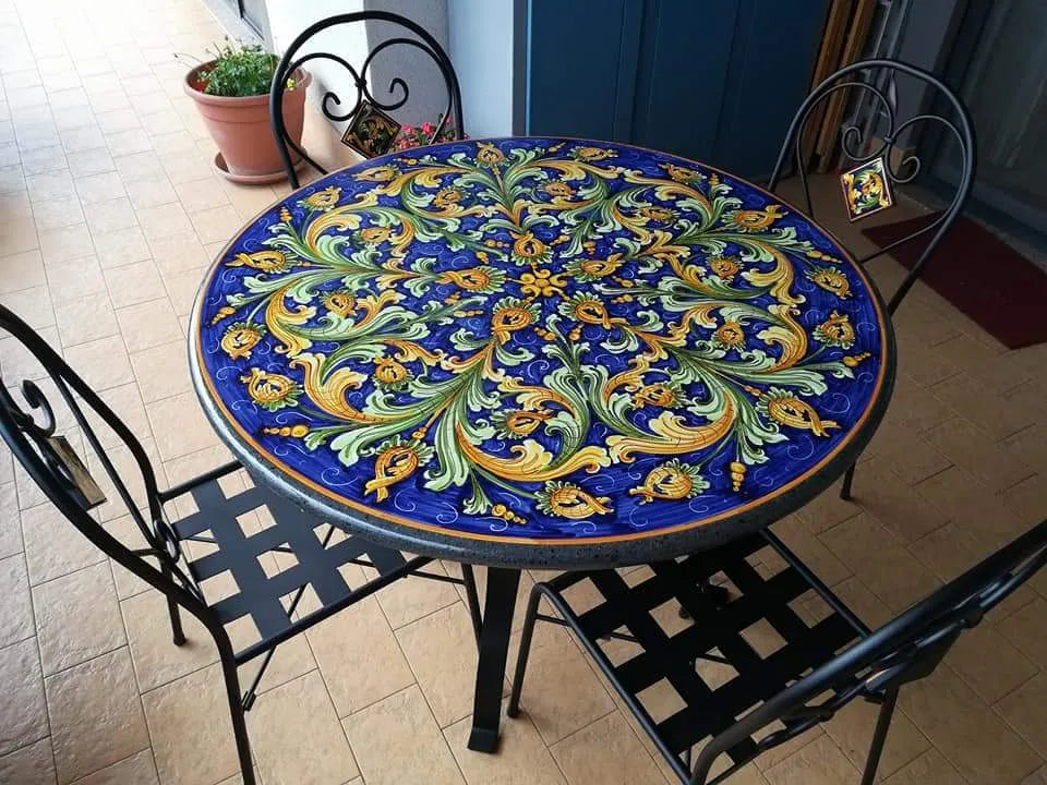 Tavolo Rotondo Tappeto Blu – Eleganza Mediterranea - TAVOLI