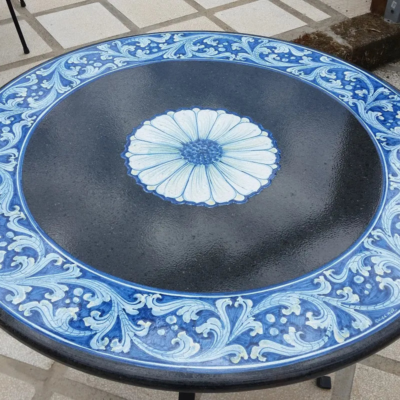 Tavolo Rotondo Volute Blu con Centro Nero – Eleganza Profonda - TAVOLI
