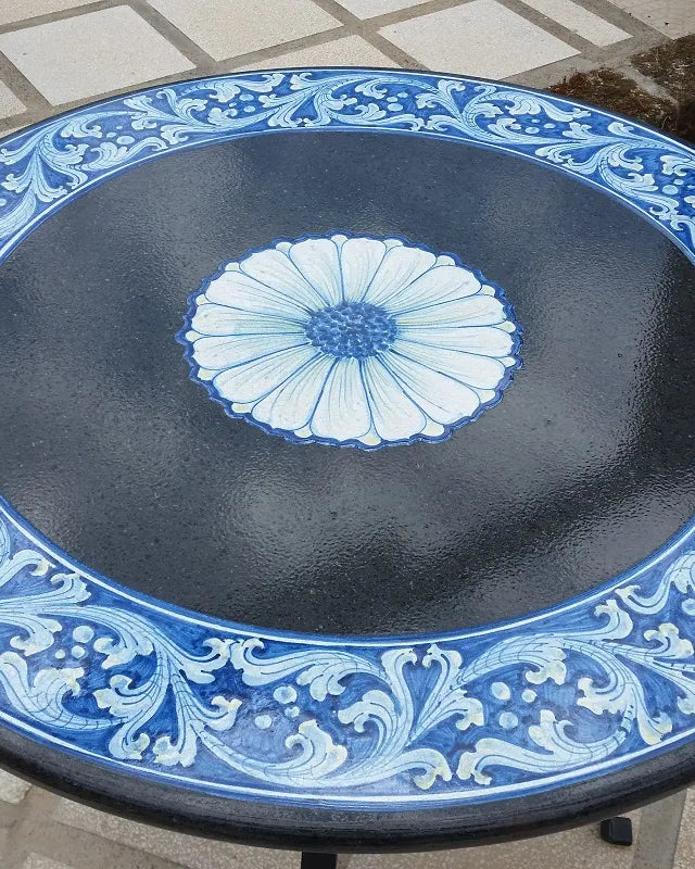 Tavolo Rotondo Volute Blu con Centro Nero – Eleganza Profonda - TAVOLI