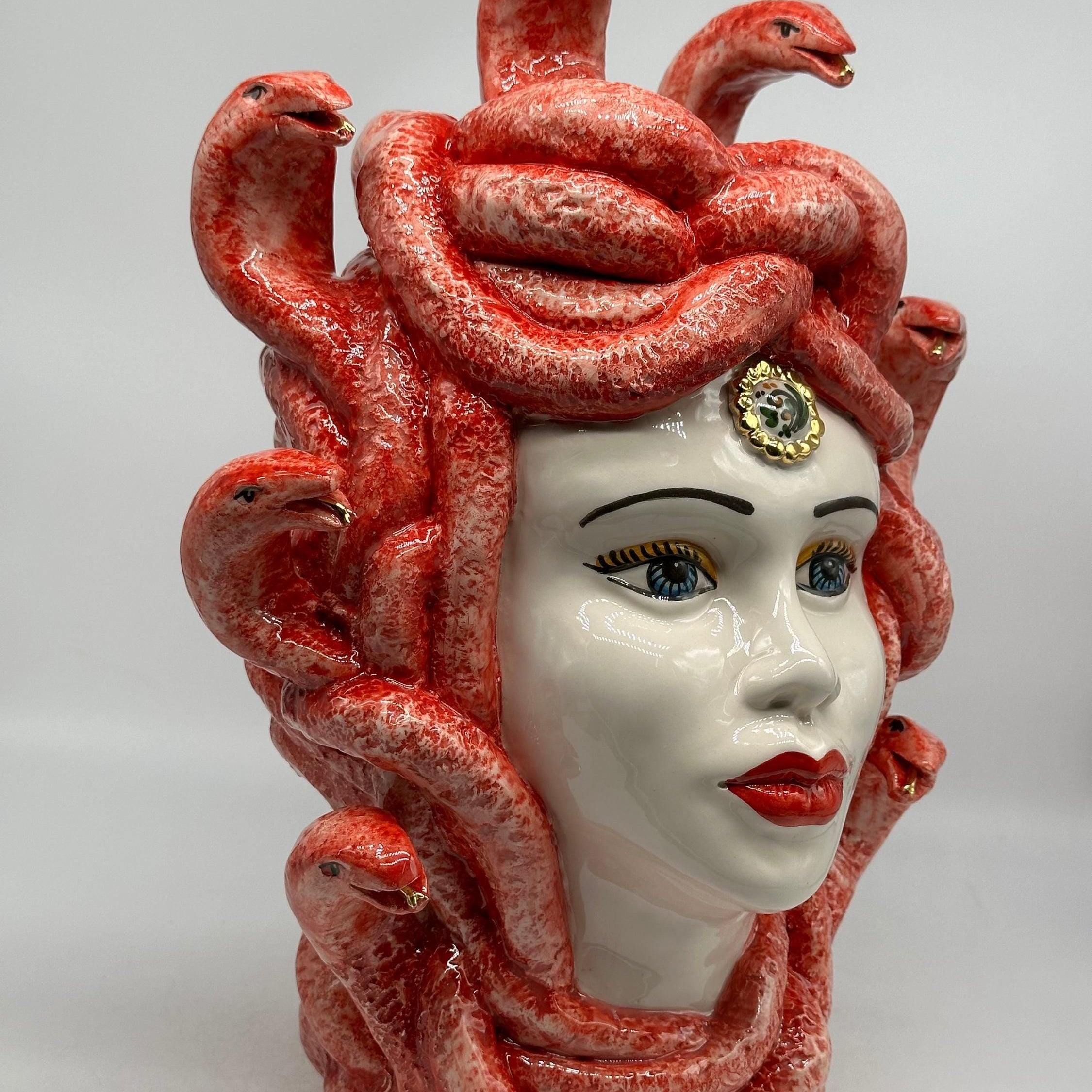 Testa Mitologica Medusa Ceramica Caltagirone cm H.38 L.25 Artigianale Rosso dettagli Oro