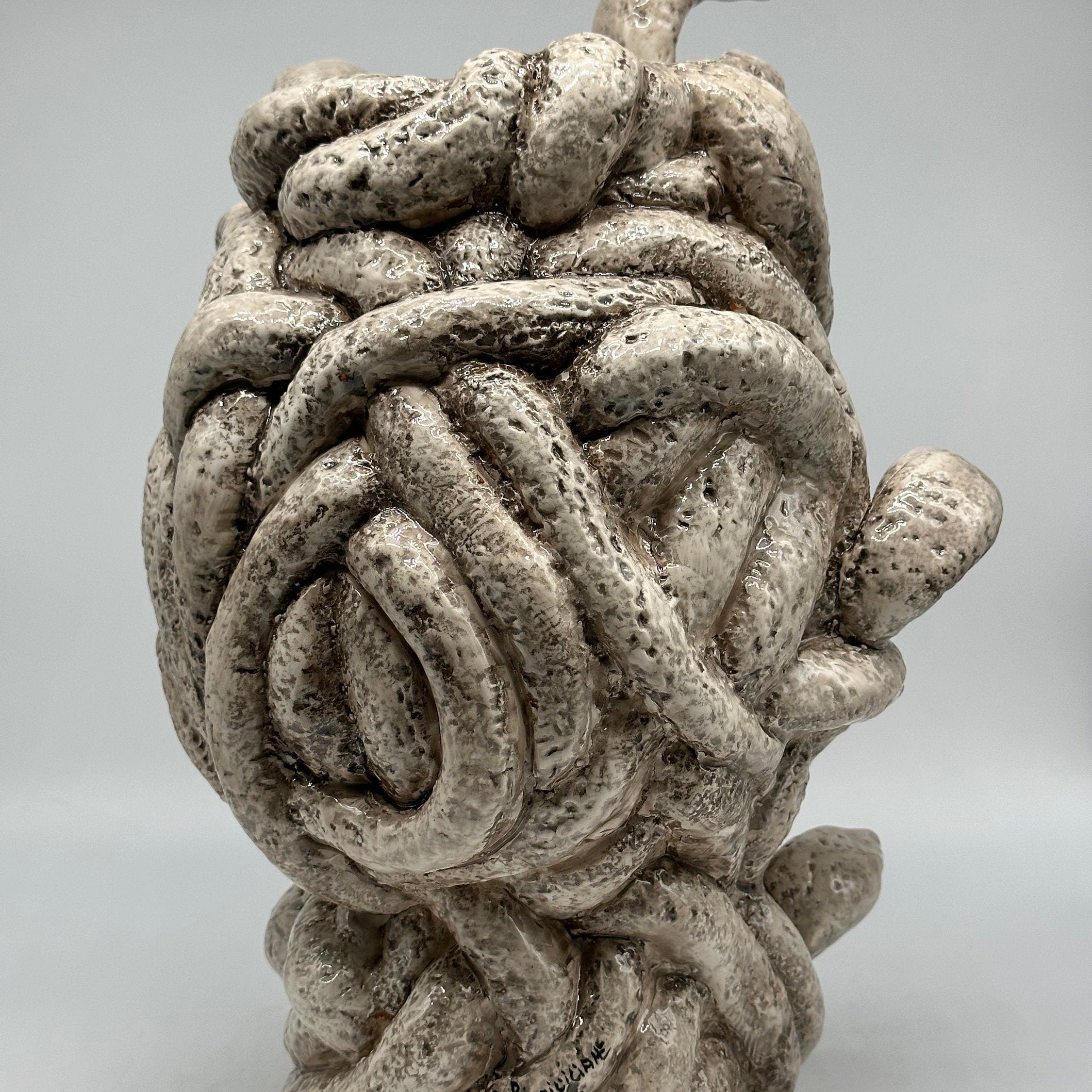 Testa Mitologica Medusa Ceramica Caltagirone cm H.38 L.25 Artigianale Écru dettagli Oro