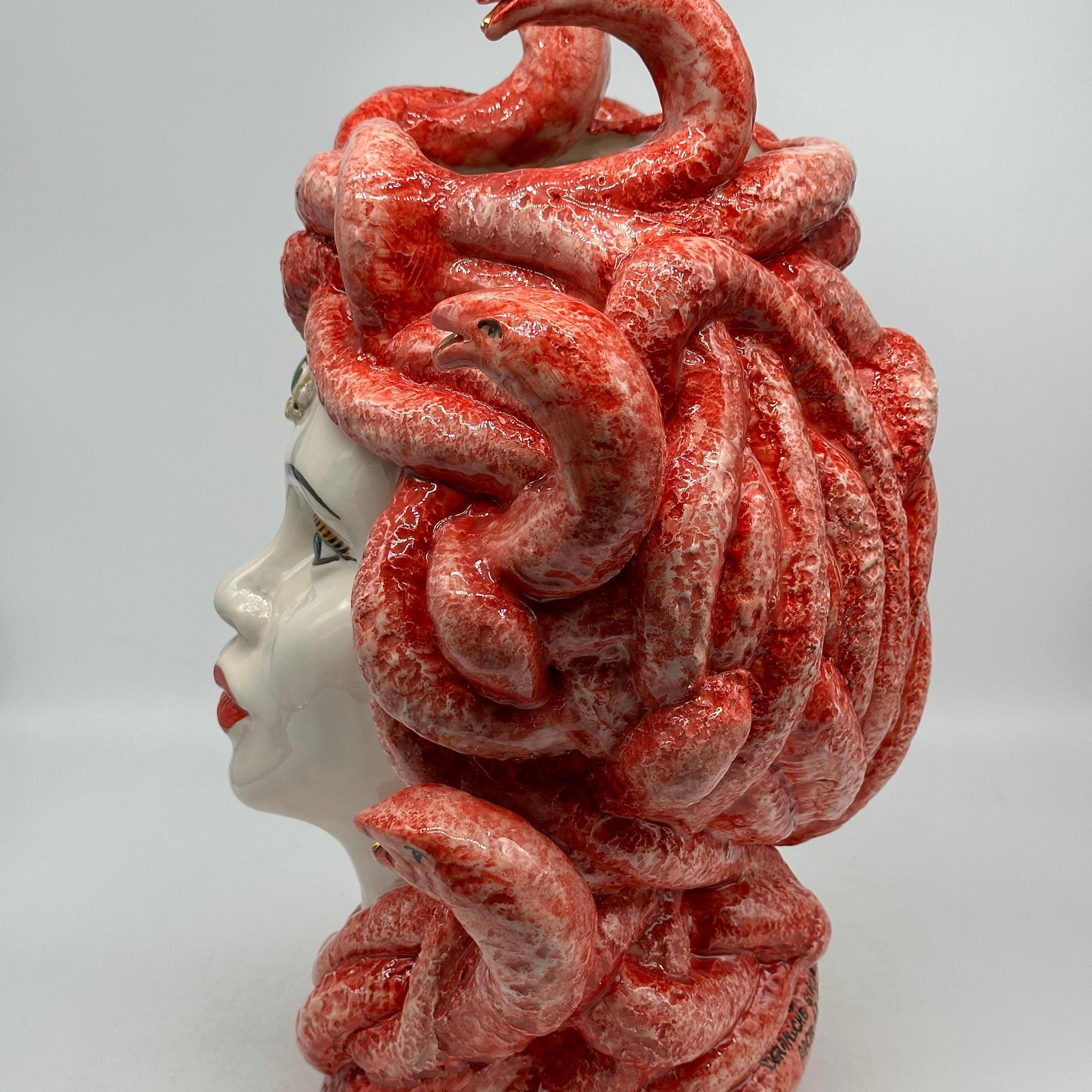 Testa Mitologica Medusa Ceramica Caltagirone cm H.38 L.25 Artigianale Rosso dettagli Oro