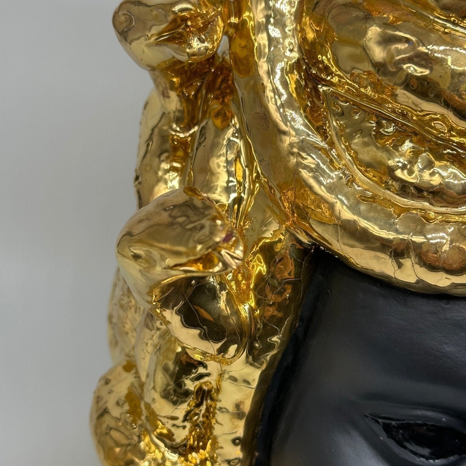 Testa Mitologica Medusa Ceramica Caltagirone cm H.38 L.25 Artigianale “GOLD EDITION” - DD CERAMICHE SICILIANE