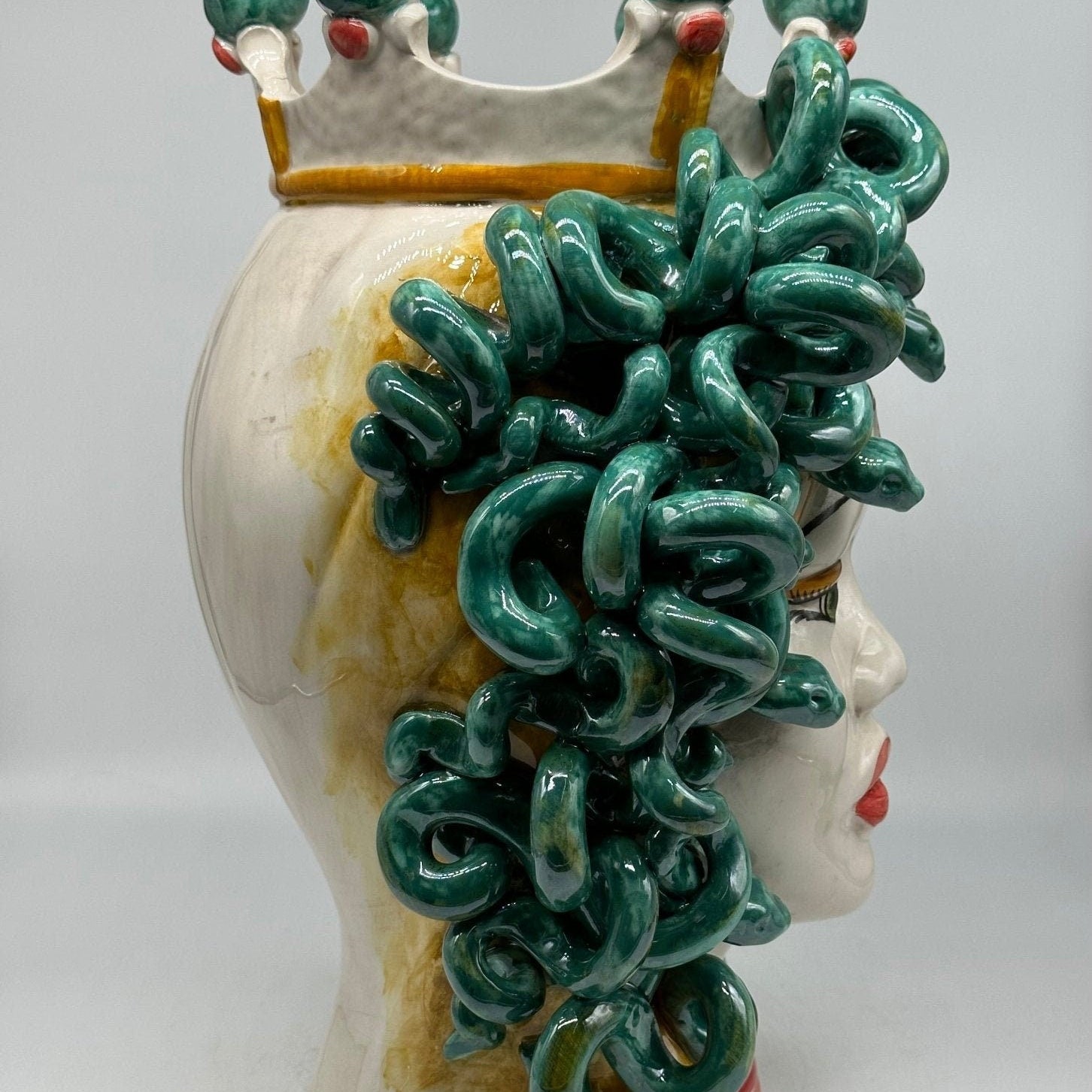 Testa Mitologica Medusa Ceramica Caltagirone cm H.40 L.30 Artigianale - DD CERAMICHE SICILIANE