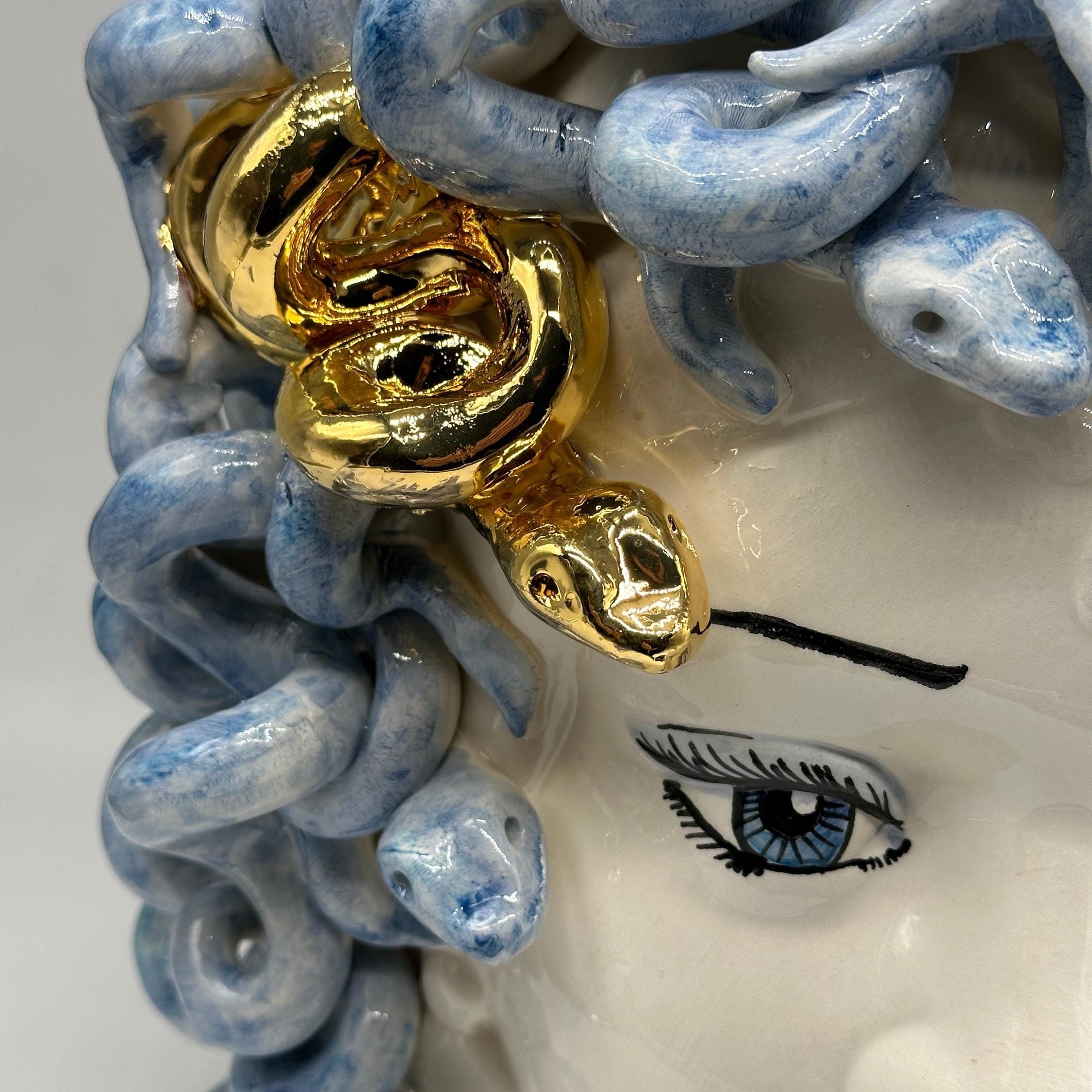 Testa Mitologica Medusa “Luxury” Ceramica Caltagirone cm H.40 L.30 Artigianale - TESTA DI MORO