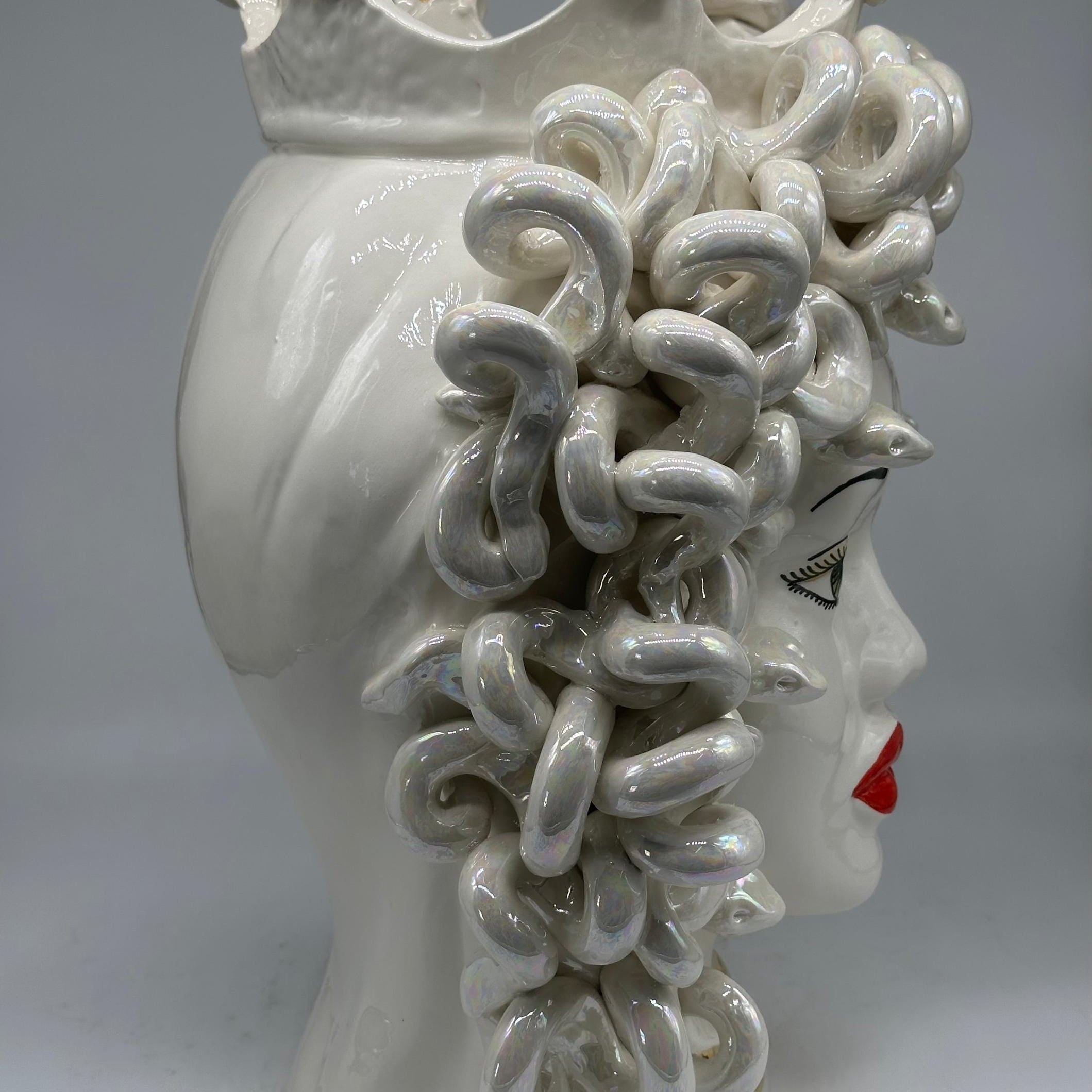 Testa Mitologica Medusa “Luxury Madreperla” Ceramica Caltagirone cm H.40 L.30 Artigianale - TESTA DI MORO