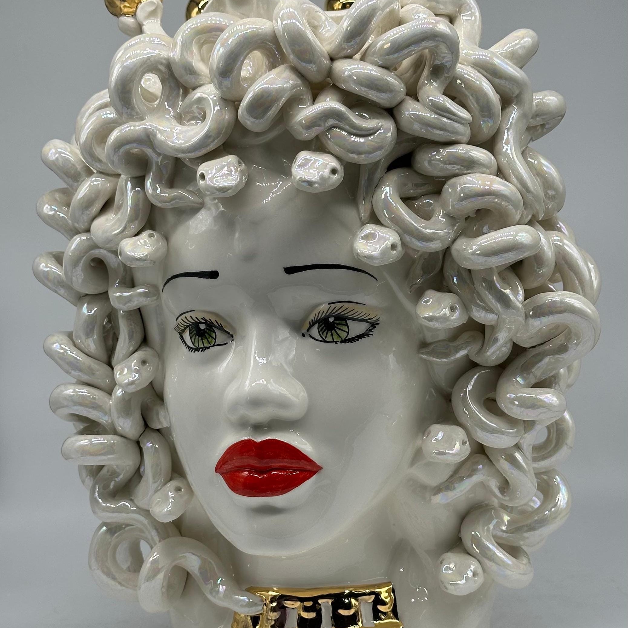 Testa Mitologica Medusa “Luxury Madreperla” Ceramica Caltagirone cm H.40 L.30 Artigianale - TESTA DI MORO