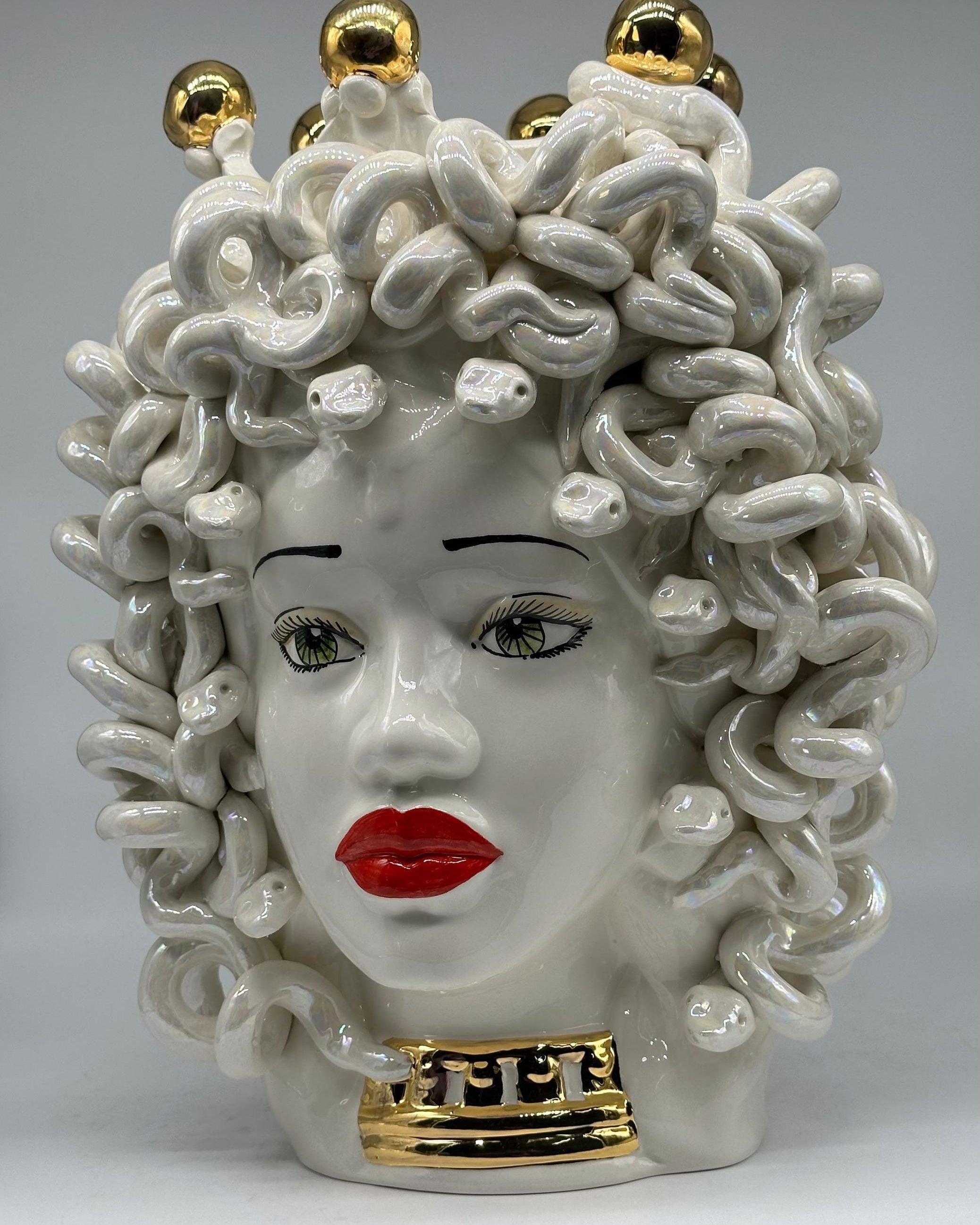 Testa Mitologica Medusa “Luxury Madreperla” Ceramica Caltagirone cm H.40 L.30 Artigianale - TESTA DI MORO