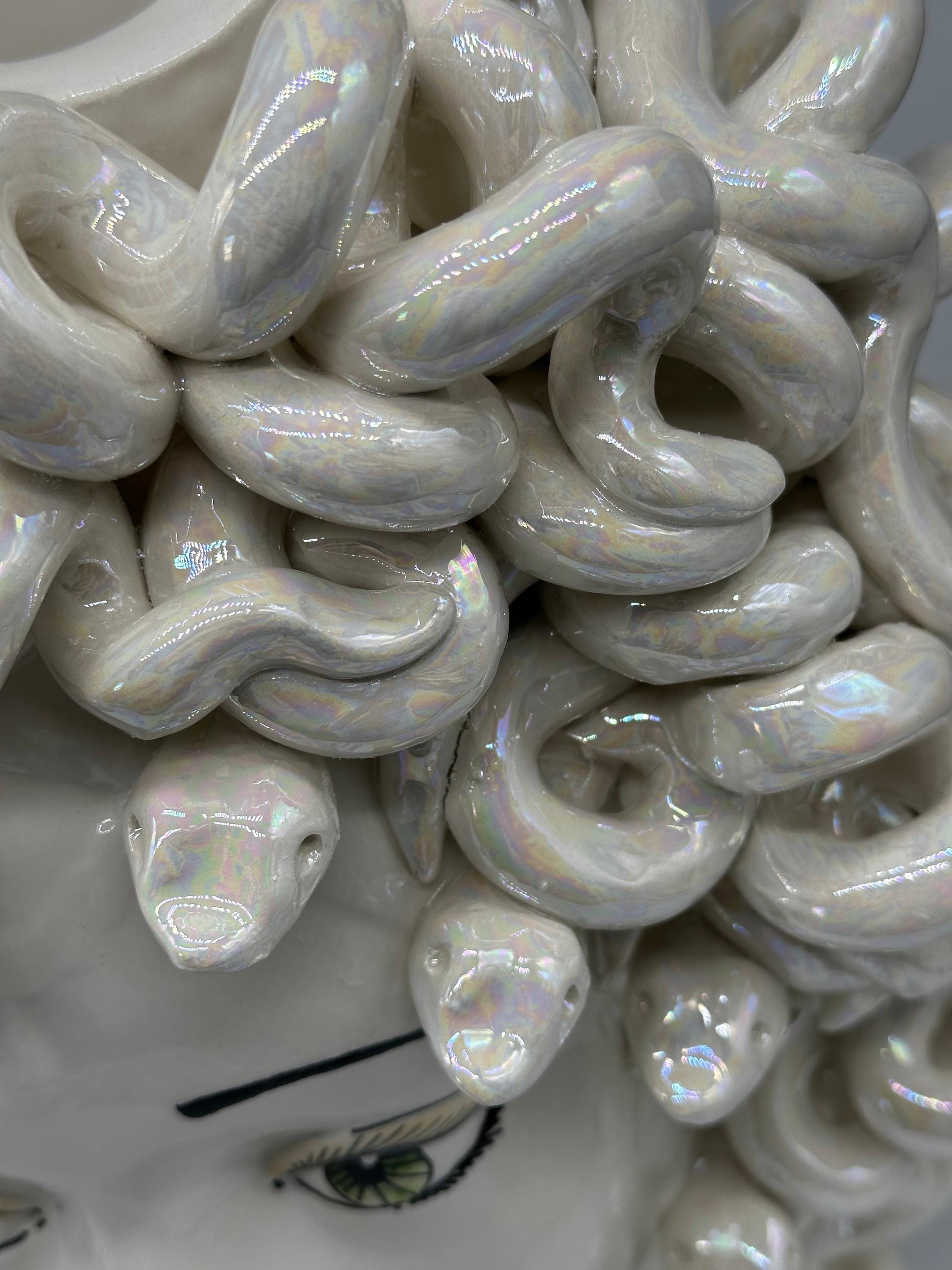 Testa Mitologica Medusa “Luxury Madreperla” Ceramica Caltagirone cm H.40 L.30 Artigianale - TESTA DI MORO