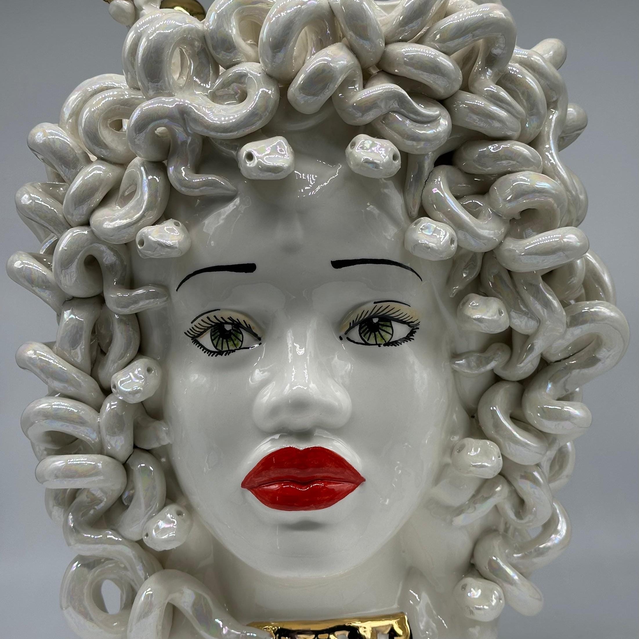 Testa Mitologica Medusa “Luxury Madreperla” Ceramica Caltagirone cm H.40 L.30 Artigianale - TESTA DI MORO