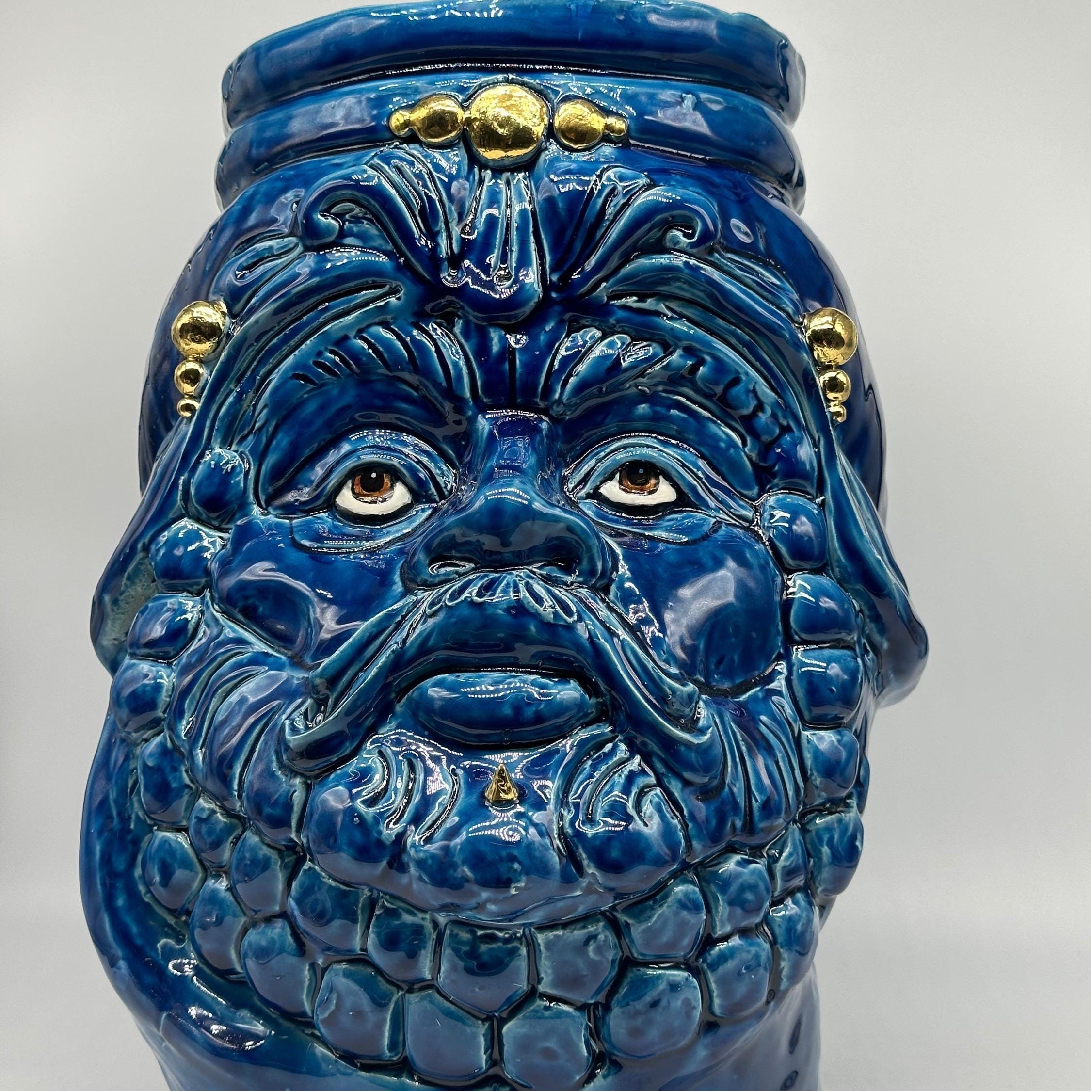 Testa Mitologica Uomo Ceramica Caltagirone cm H.35 L.25 Artigianale Blu dettagli Oro - TESTA DI MORO