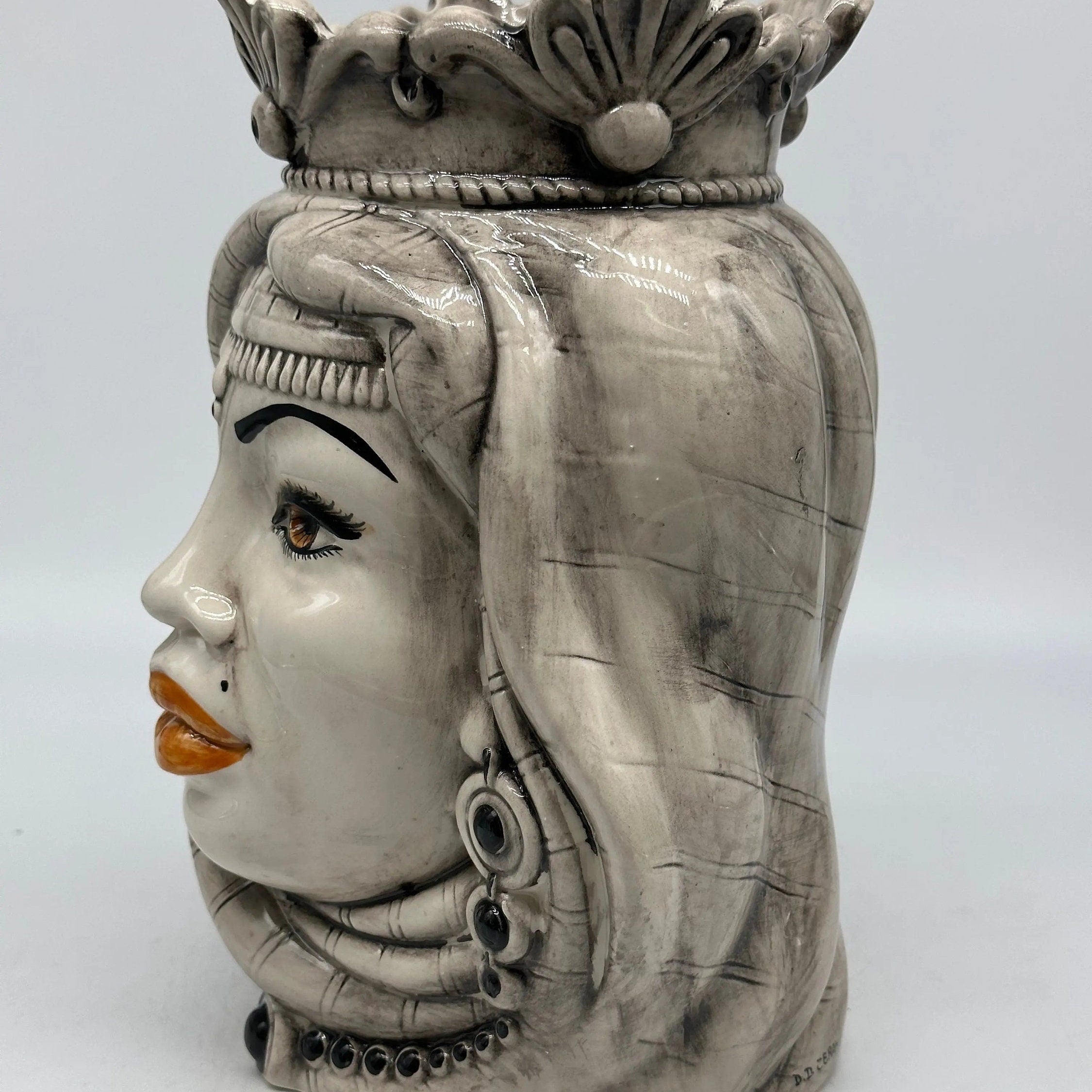 Teste di Moro Afro Ceramica Caltagirone cm H.25 L.17 Artigianale Écru Visi Decorati DD CERAMICHE SICILIANE