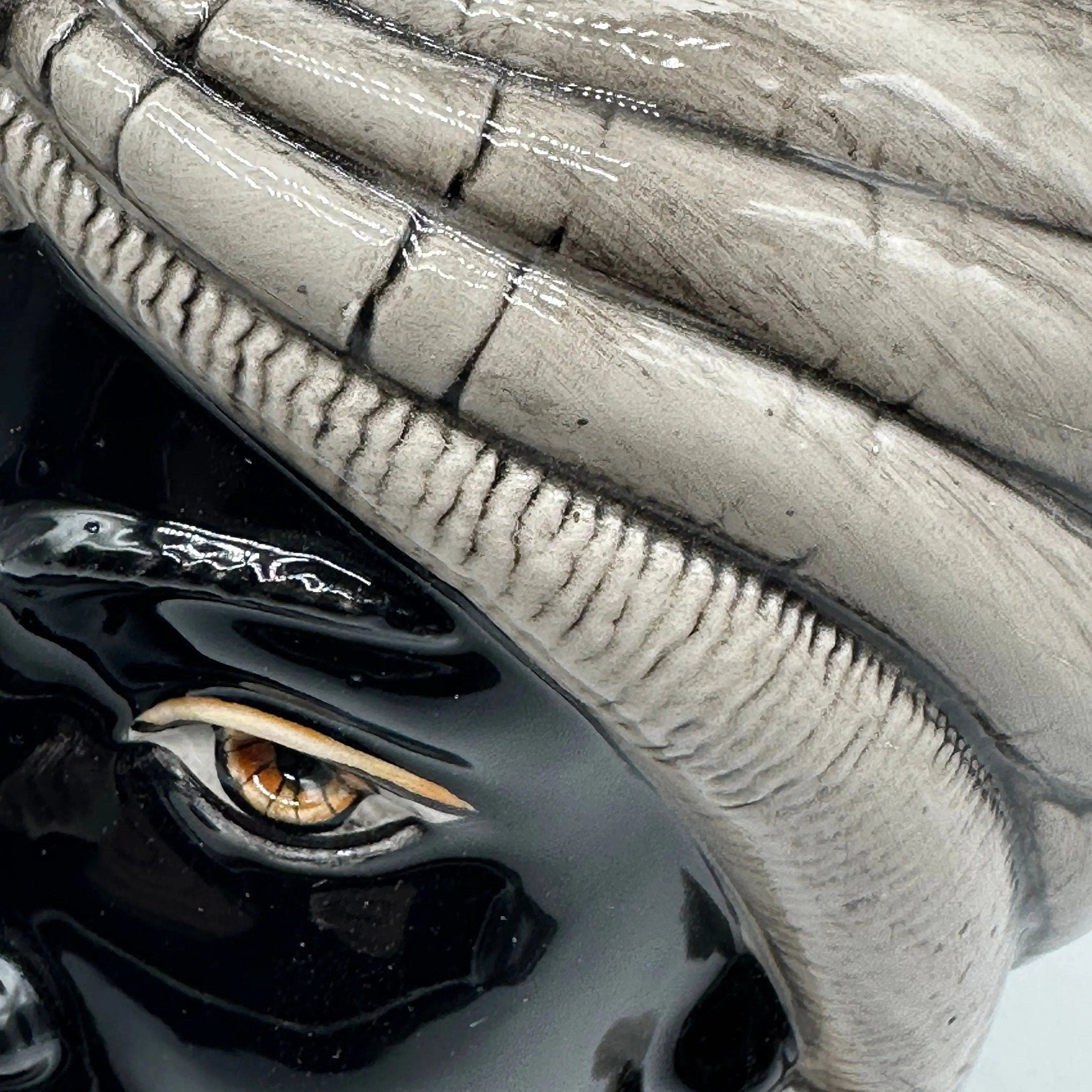 Teste di Moro Afro Ceramica Caltagirone cm H.25 L.17 Artigianale Écru Visi Decorati DD CERAMICHE SICILIANE