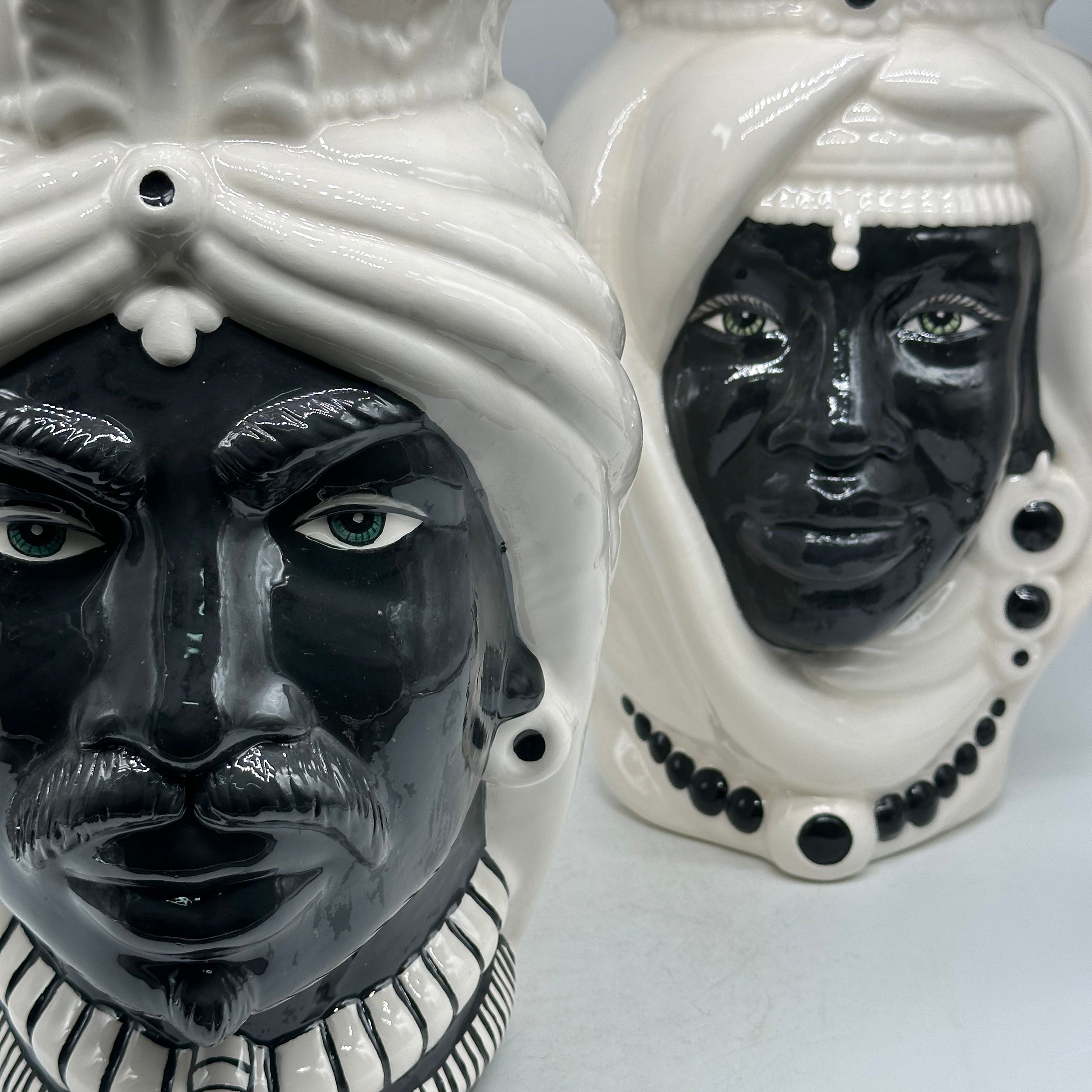 Teste di Moro Afro Ceramica Caltagirone cm H.35 L.23 Artigianale Bicolore Bianco Nero - TESTE DI MORO