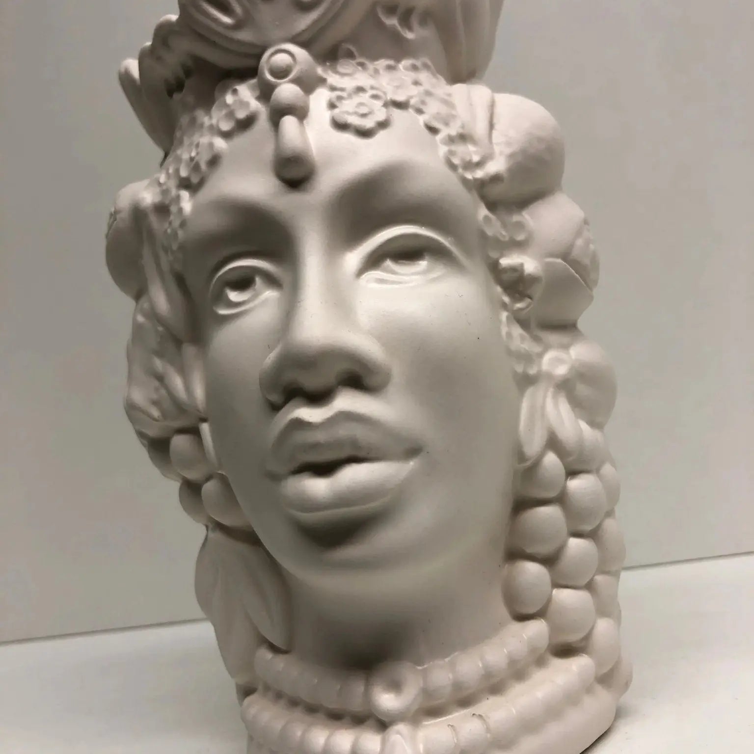 Teste di Moro Afro Frutta Ceramica Caltagirone cm H.18 L.12 Artigianale Bianco Opaco - DD CERAMICHE SICILIANE
