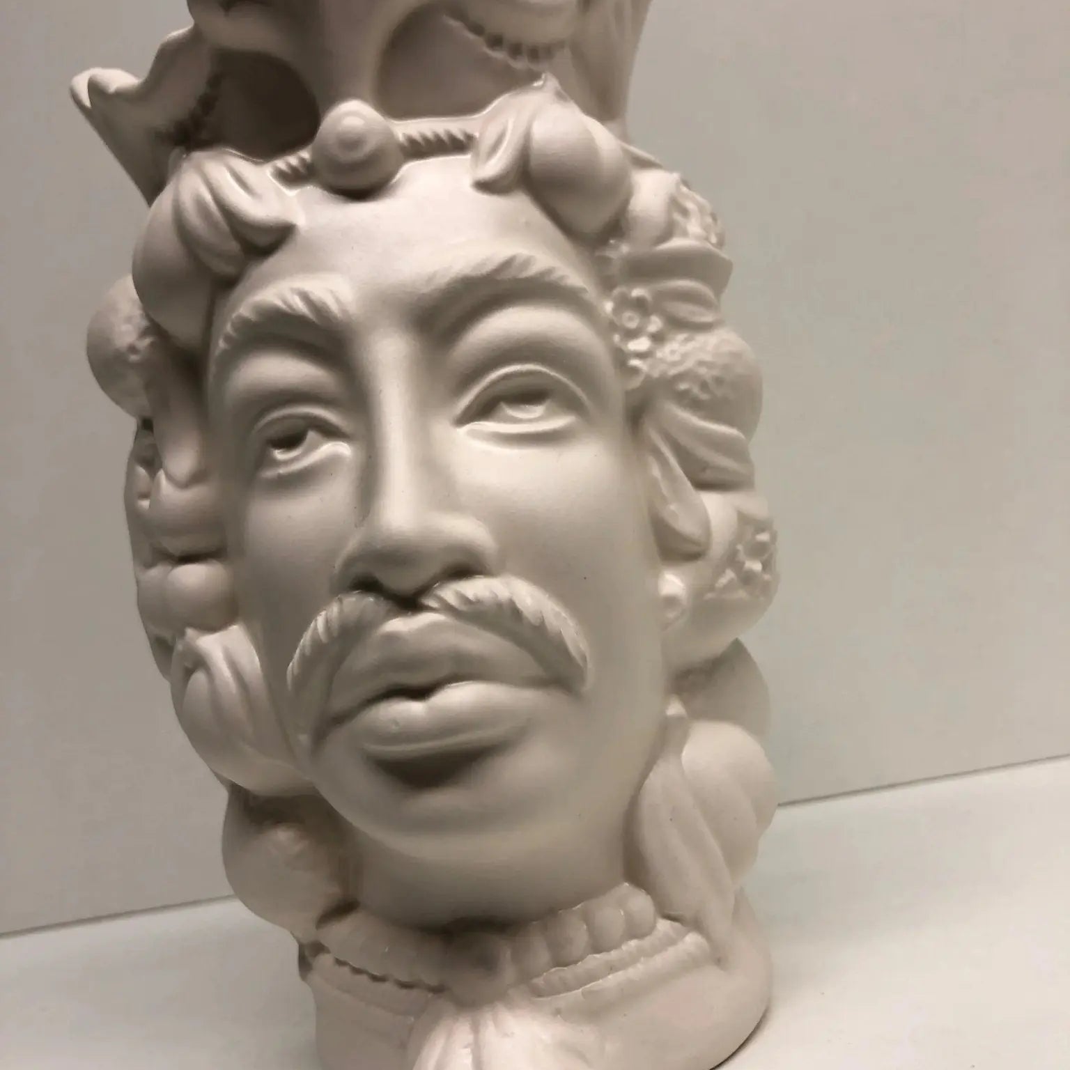 Teste di Moro Afro Frutta Ceramica Caltagirone cm H.18 L.12 Artigianale Bianco Opaco - DD CERAMICHE SICILIANE