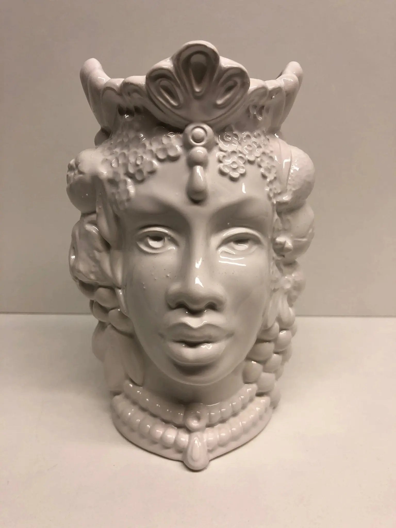 Teste di Moro Afro Frutta Ceramica Caltagirone cm H.18 L.12 Artigianale Bianco Lucido - DD CERAMICHE SICILIANE