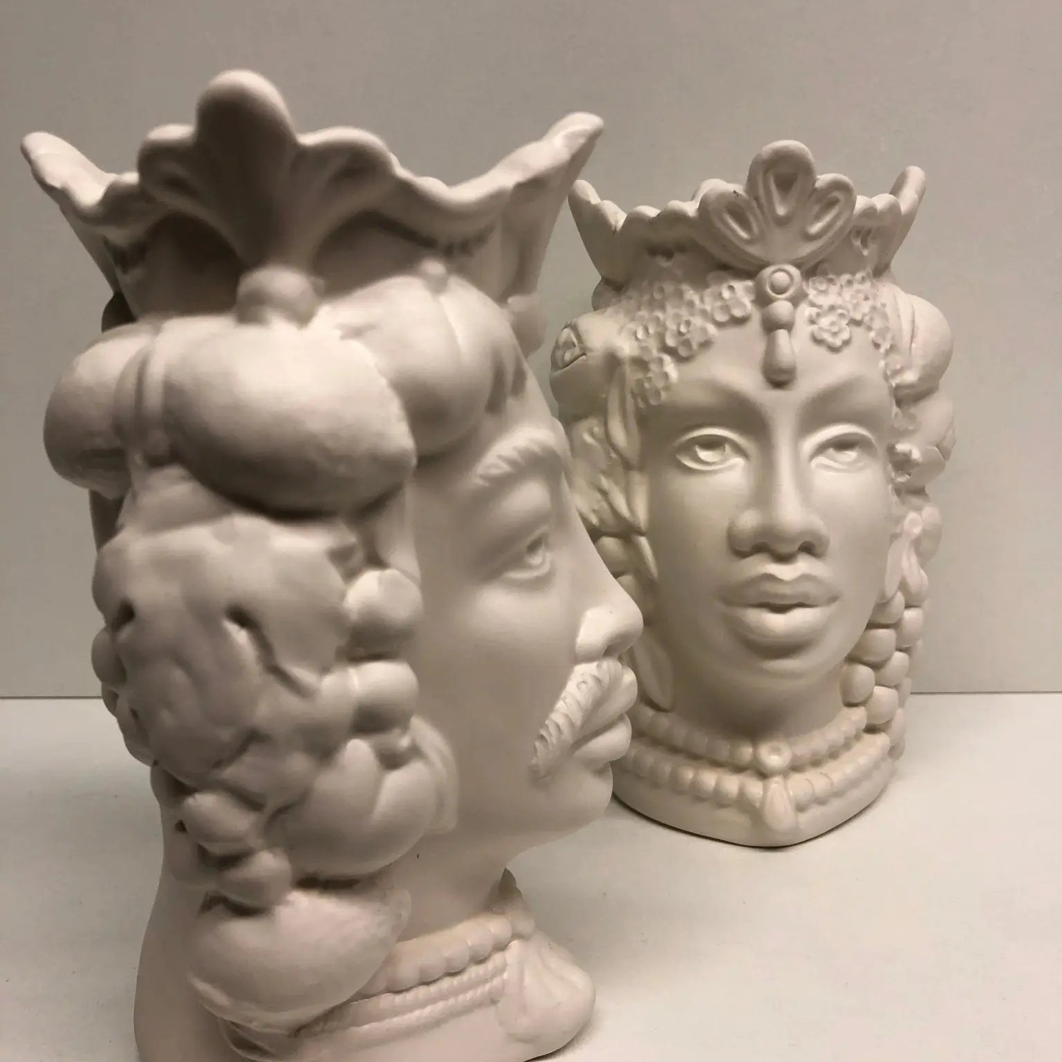 Teste di Moro Afro Frutta Ceramica Caltagirone cm H.18 L.12 Artigianale Bianco Opaco - DD CERAMICHE SICILIANE