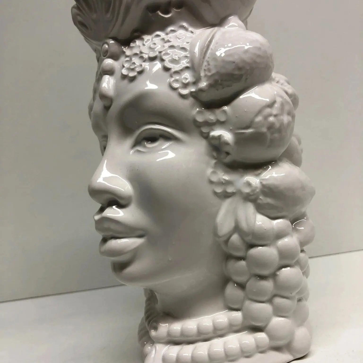 Teste di Moro Afro Frutta Ceramica Caltagirone cm H.18 L.12 Artigianale Bianco Lucido - DD CERAMICHE SICILIANE