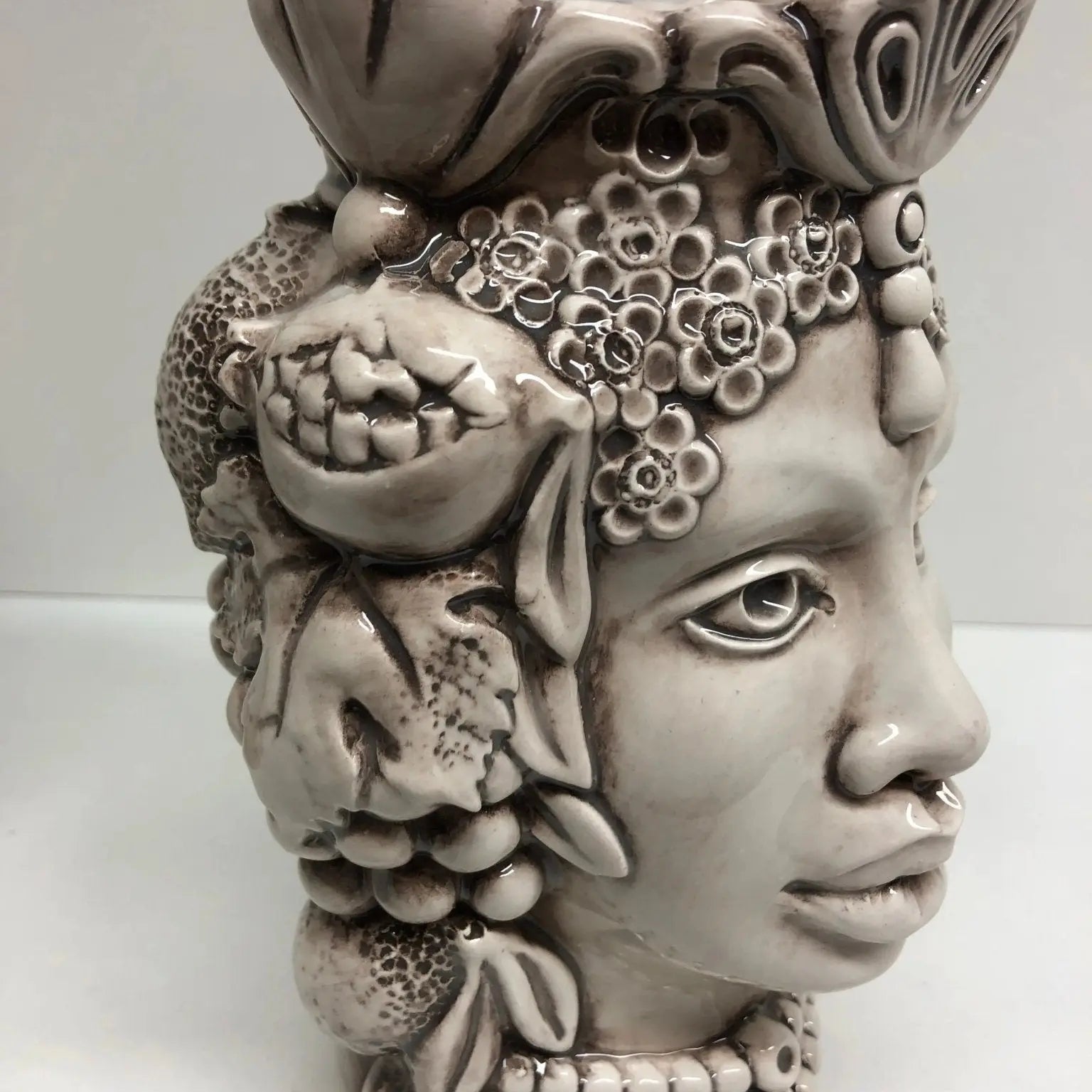 Teste di Moro Afro Frutta Ceramica Caltagirone cm H.18 L.12 Artigianale Beige - DD CERAMICHE SICILIANE