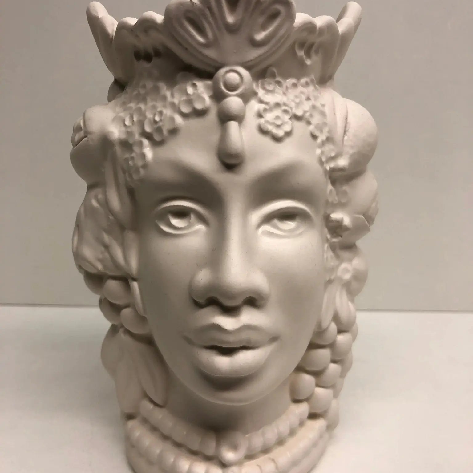 Teste di Moro Afro Frutta Ceramica Caltagirone cm H.18 L.12 Artigianale Bianco Opaco - DD CERAMICHE SICILIANE