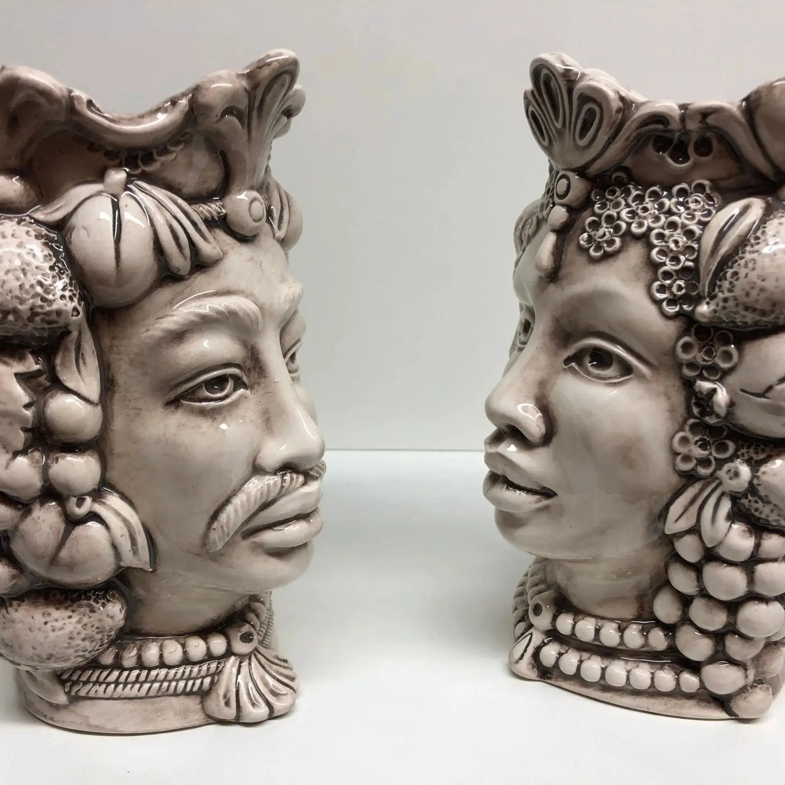 Teste di Moro Afro Frutta Ceramica Caltagirone cm H.18 L.12 Artigianale Beige - DD CERAMICHE SICILIANE