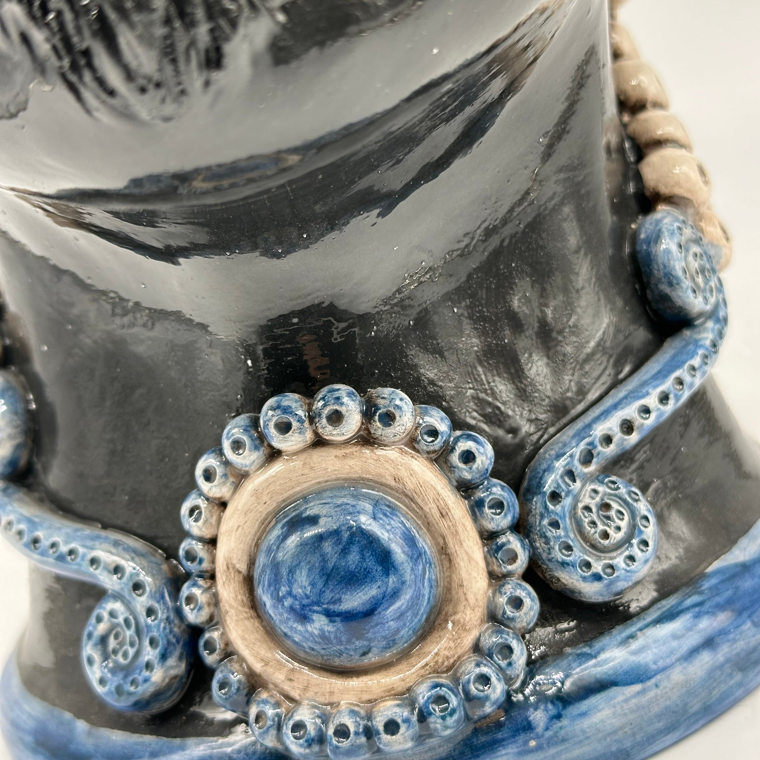 Teste di Moro Antares Ceramica Caltagirone cm H.41 L.22 Artigianale Écru Foglie Blu - TESTE DI MORO