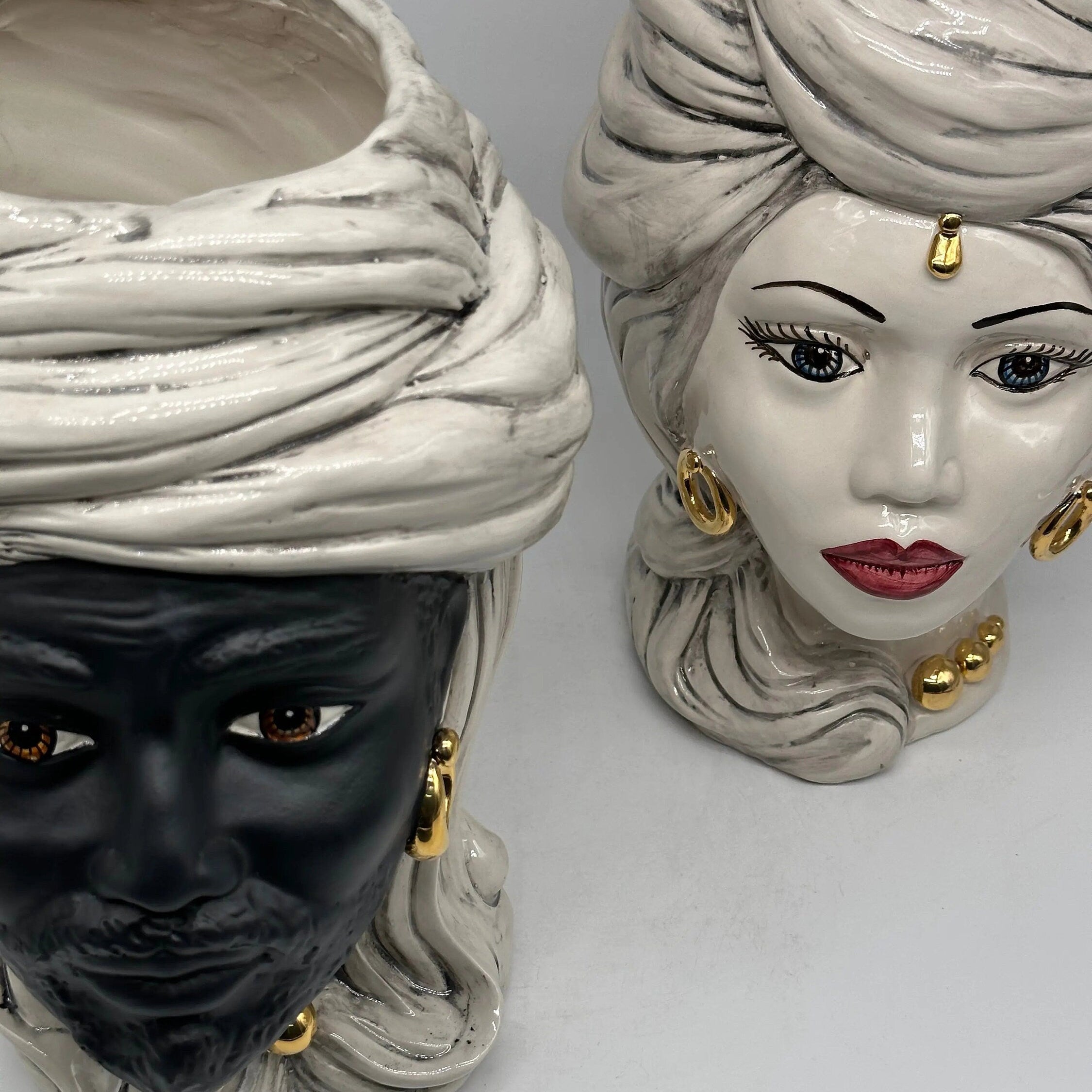 Teste di Moro Anubi Ceramica Caltagirone cm H.29 L.20 Artigianale Grigio Nero Oro DD CERAMICHE SICILIANE