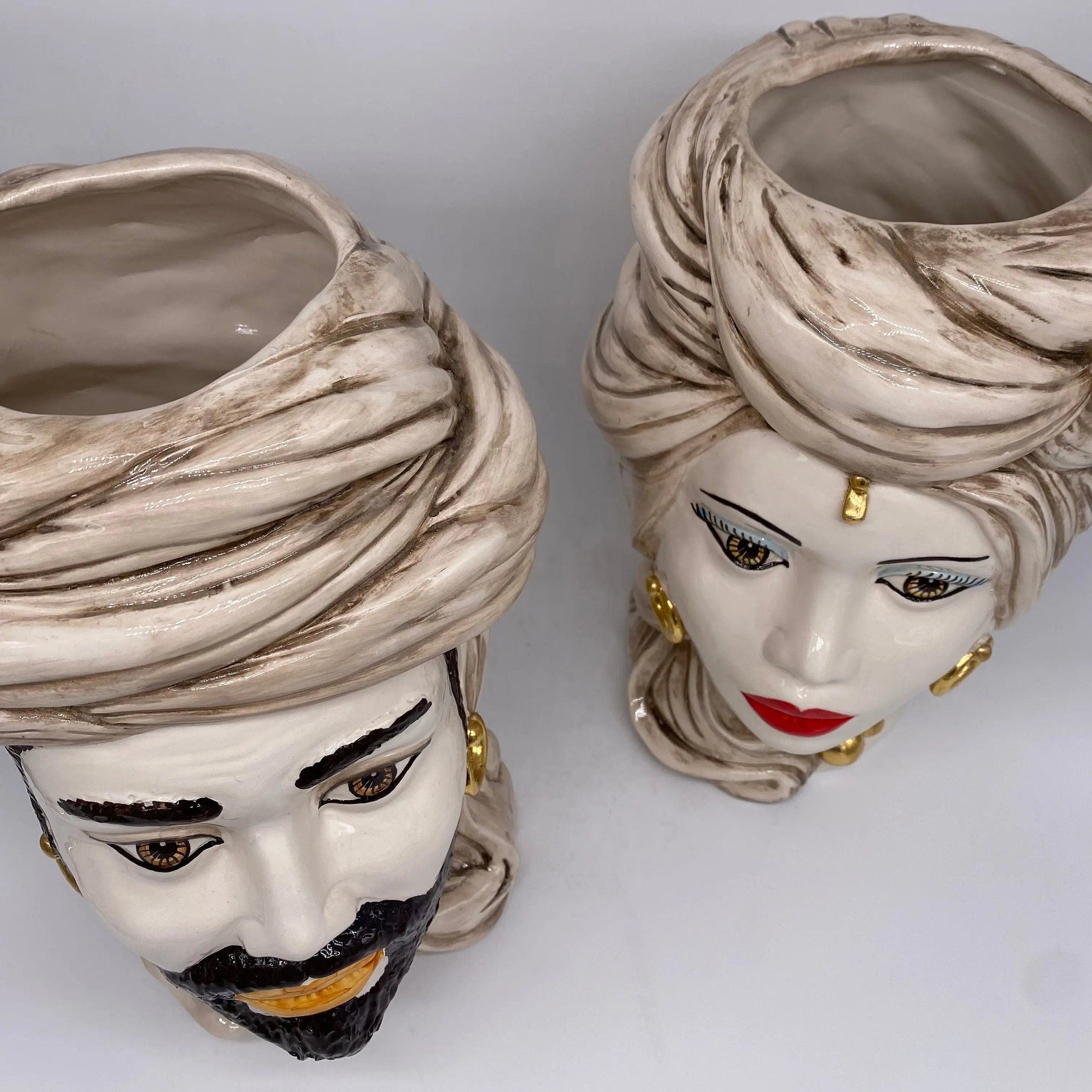 Teste di Moro Anubi Ceramica Caltagirone cm H.29 L.20 Artigianale Écru Beige Oro DD CERAMICHE SICILIANE