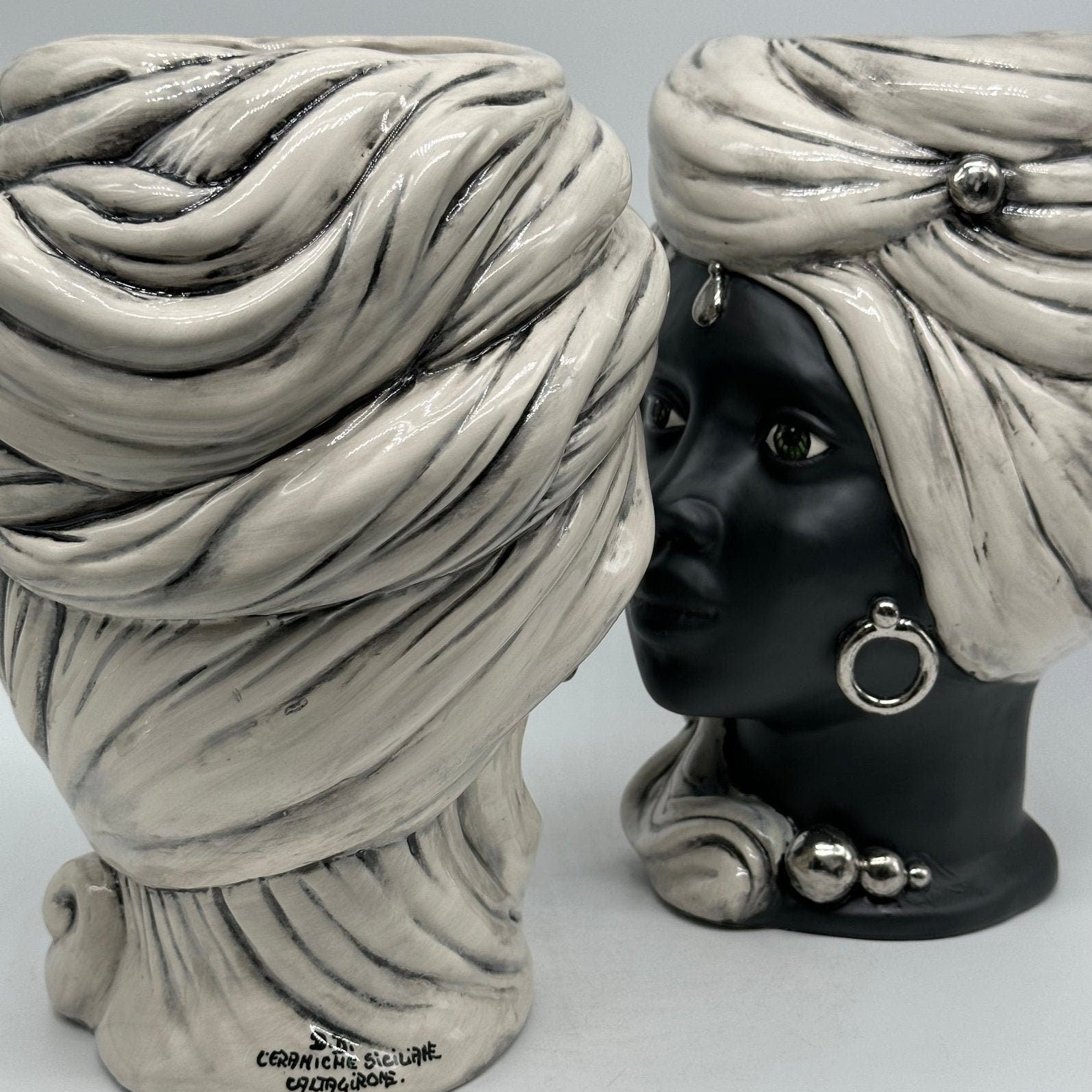 Teste di Moro Anubi Ceramica Caltagirone cm H.29 L.20 Artigianale Ghiaccio Nero Platino - DD CERAMICHE SICILIANE