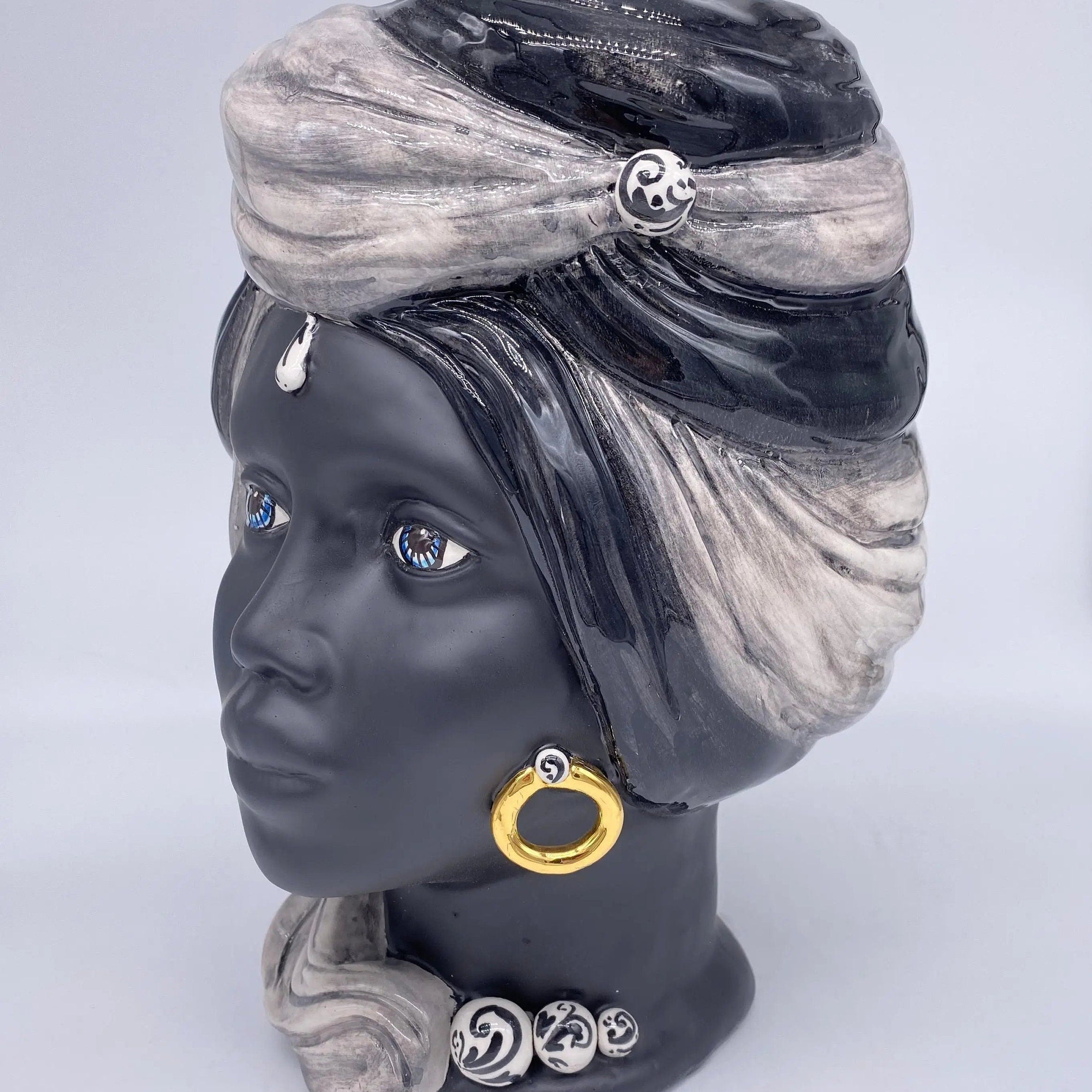 Teste di Moro Anubi Ceramica Caltagirone cm H.29 L.20 Artigianale Grigio Nero Oro DD CERAMICHE SICILIANE