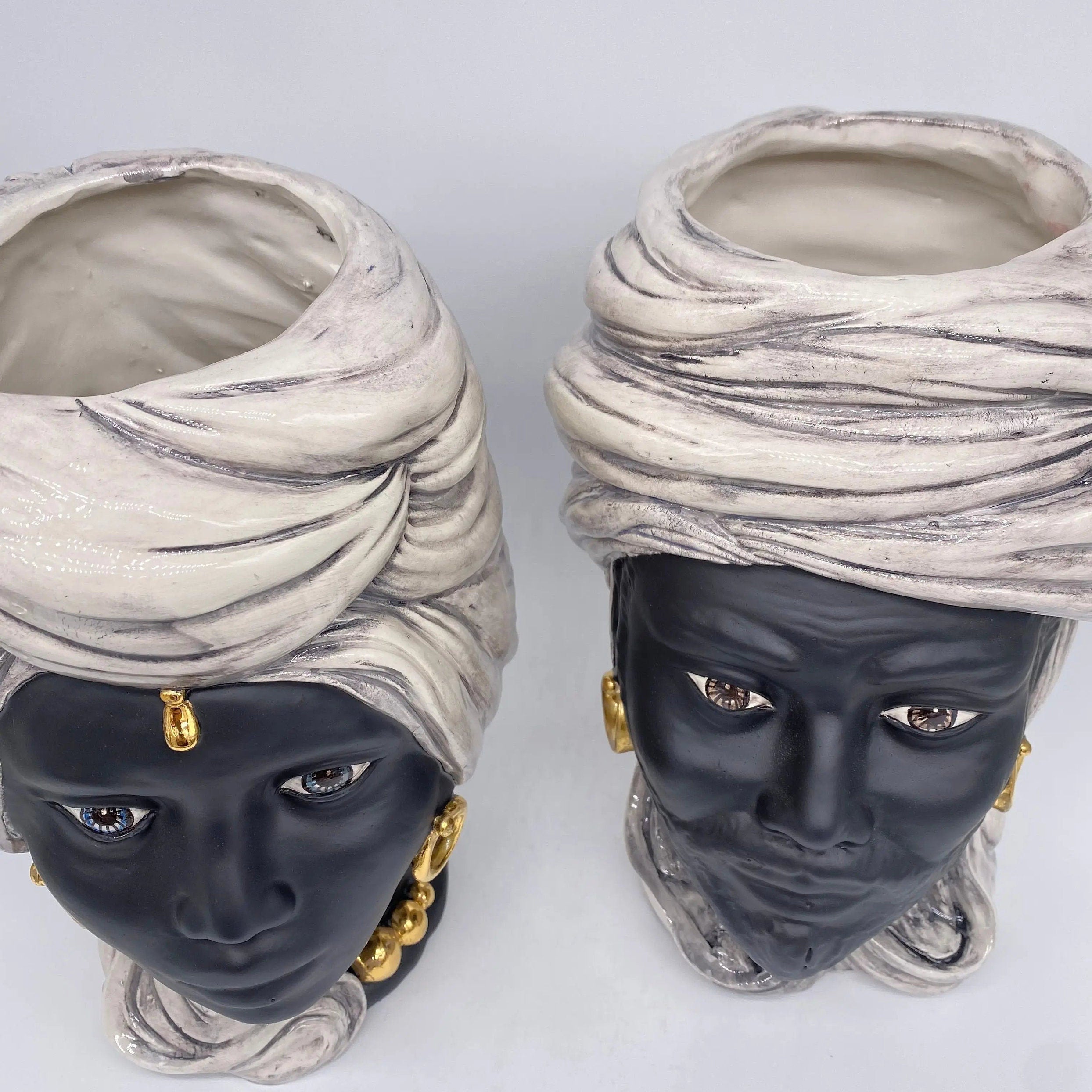 Teste di Moro Anubi Ceramica Caltagirone cm H.29 L.20 Artigianale Ghiaccio Nero Oro DD CERAMICHE SICILIANE