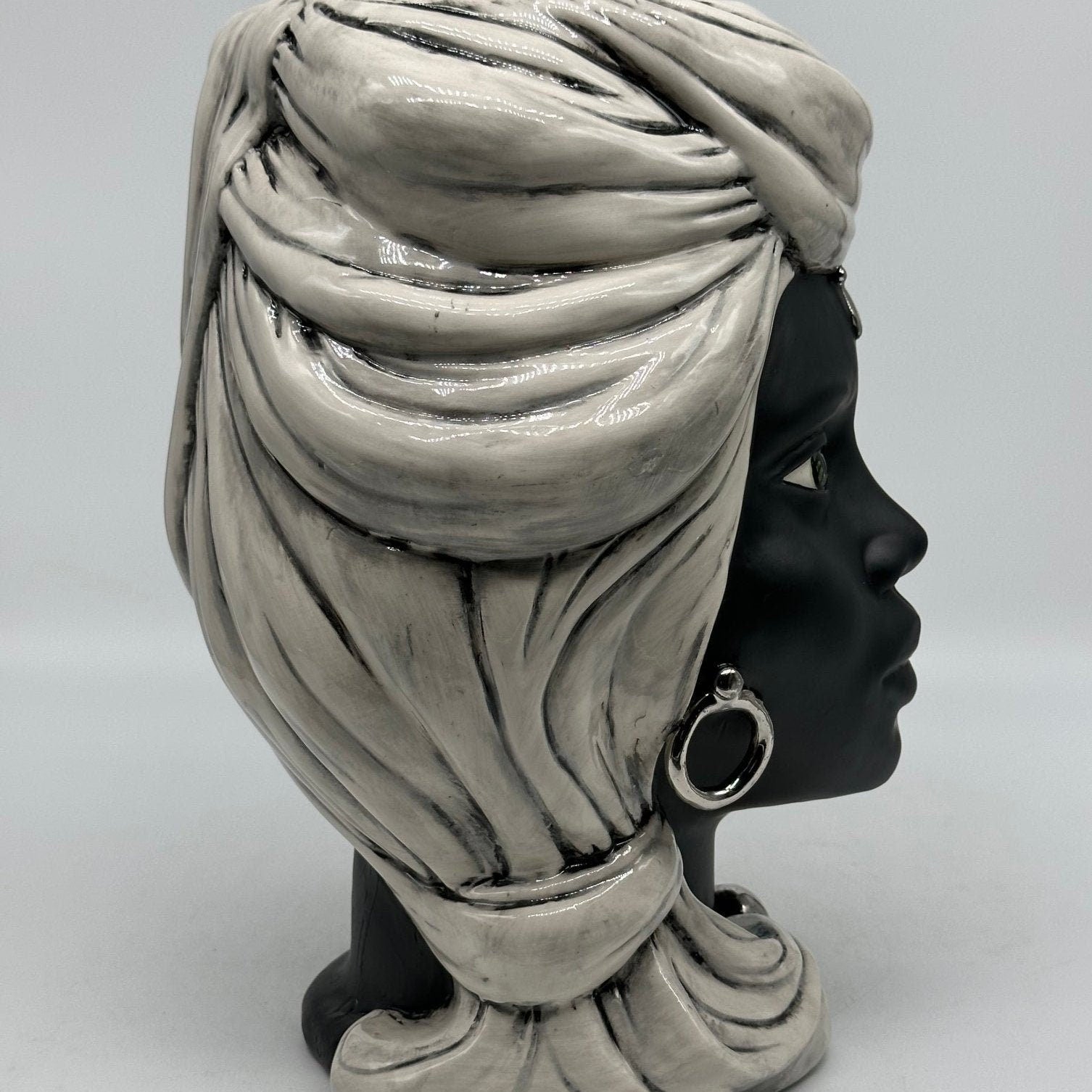 Teste di Moro Anubi Ceramica Caltagirone cm H.29 L.20 Artigianale Ghiaccio Nero Platino - DD CERAMICHE SICILIANE