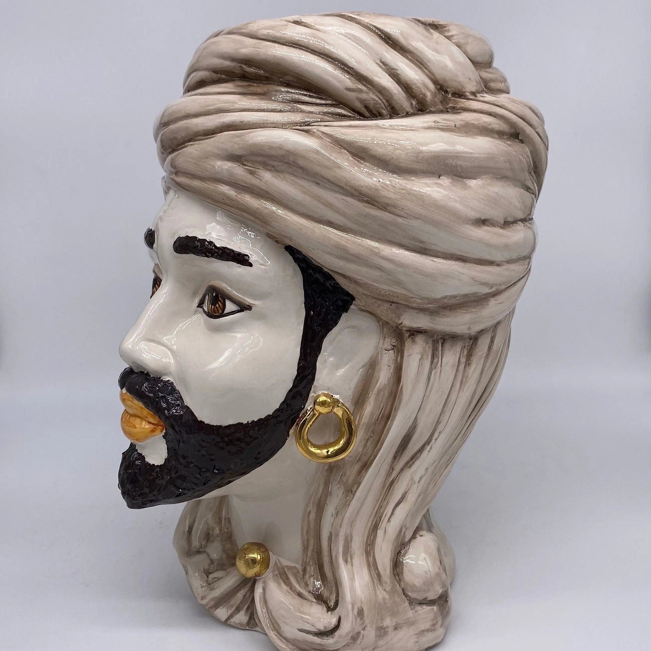 Teste di Moro Anubi Ceramica Caltagirone cm H.29 L.20 Artigianale Écru Beige Oro DD CERAMICHE SICILIANE