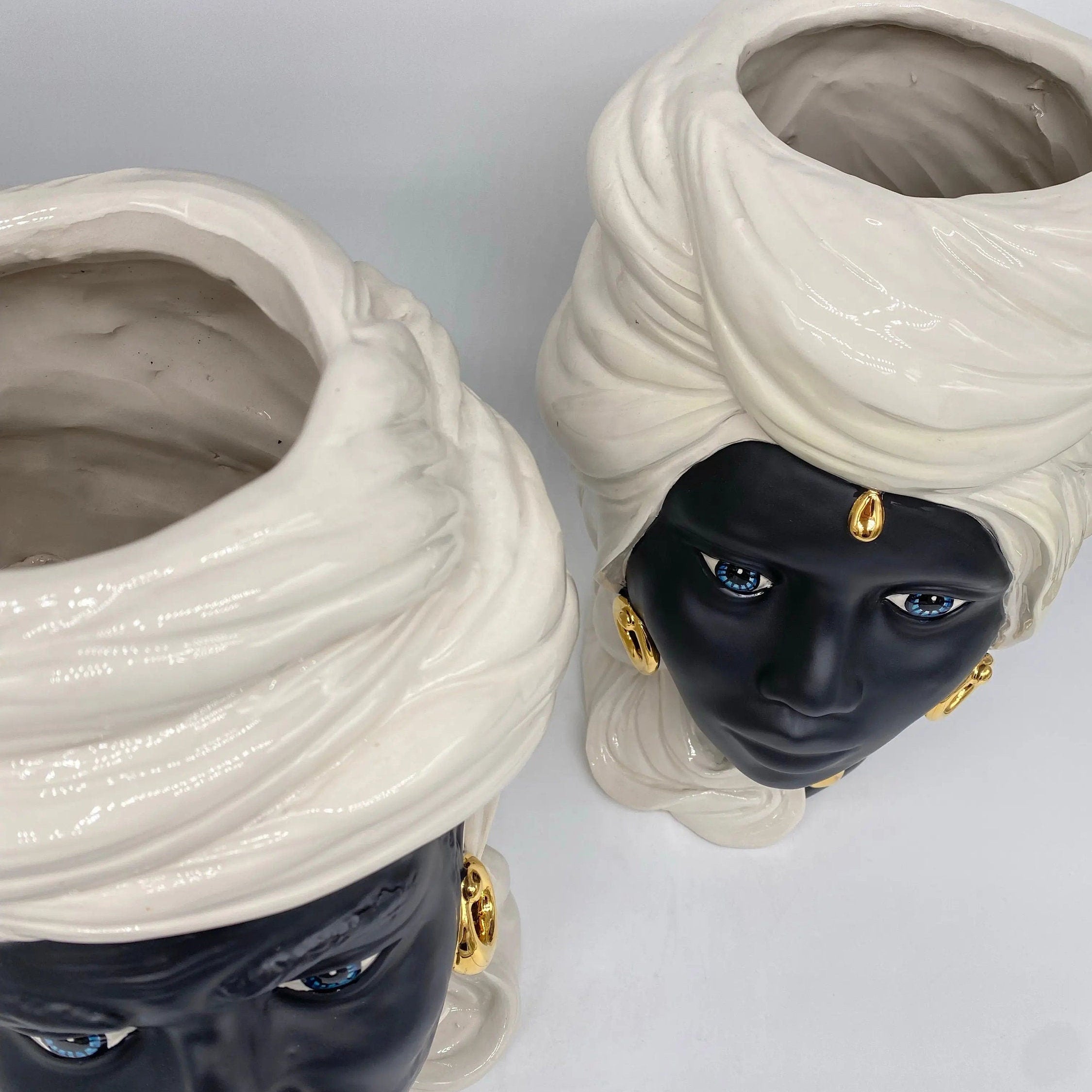 Teste di Moro Anubi Ceramica Caltagirone cm H.29 L.20 Artigianale Bianco Nero Oro DD CERAMICHE SICILIANE