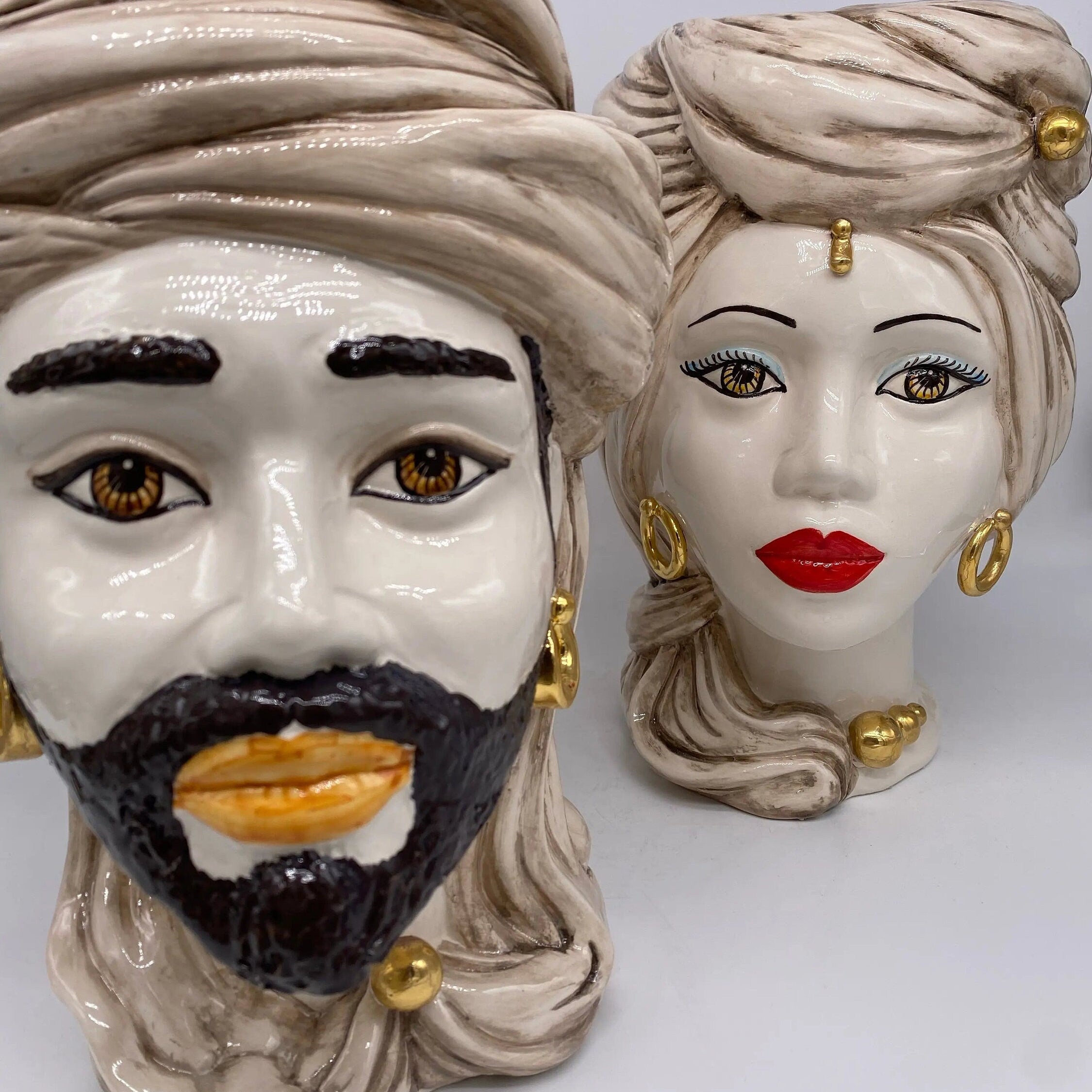 Teste di Moro Anubi Ceramica Caltagirone cm H.29 L.20 Artigianale Écru Beige Oro DD CERAMICHE SICILIANE