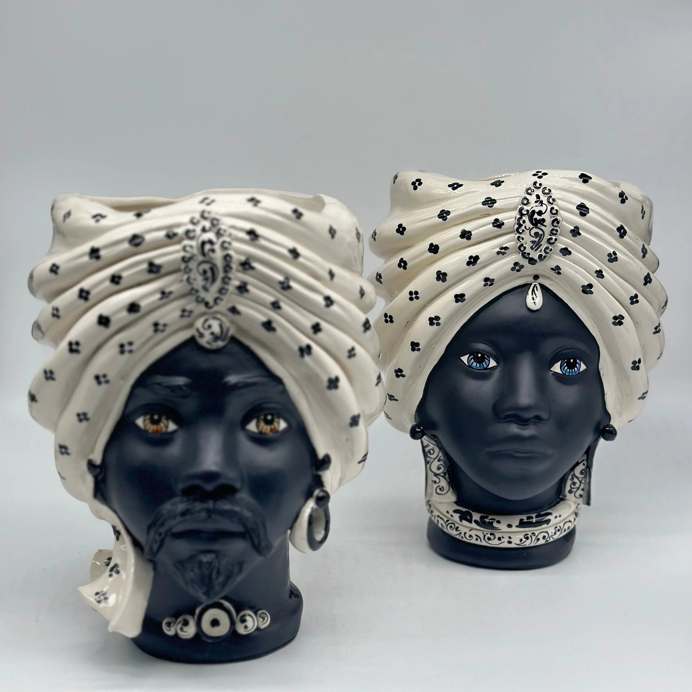 Teste di Moro Atena Ceramica Caltagirone cm H.24 L.18 Artigianale Bianco Pois Nero Opaco DD CERAMICHE SICILIANE