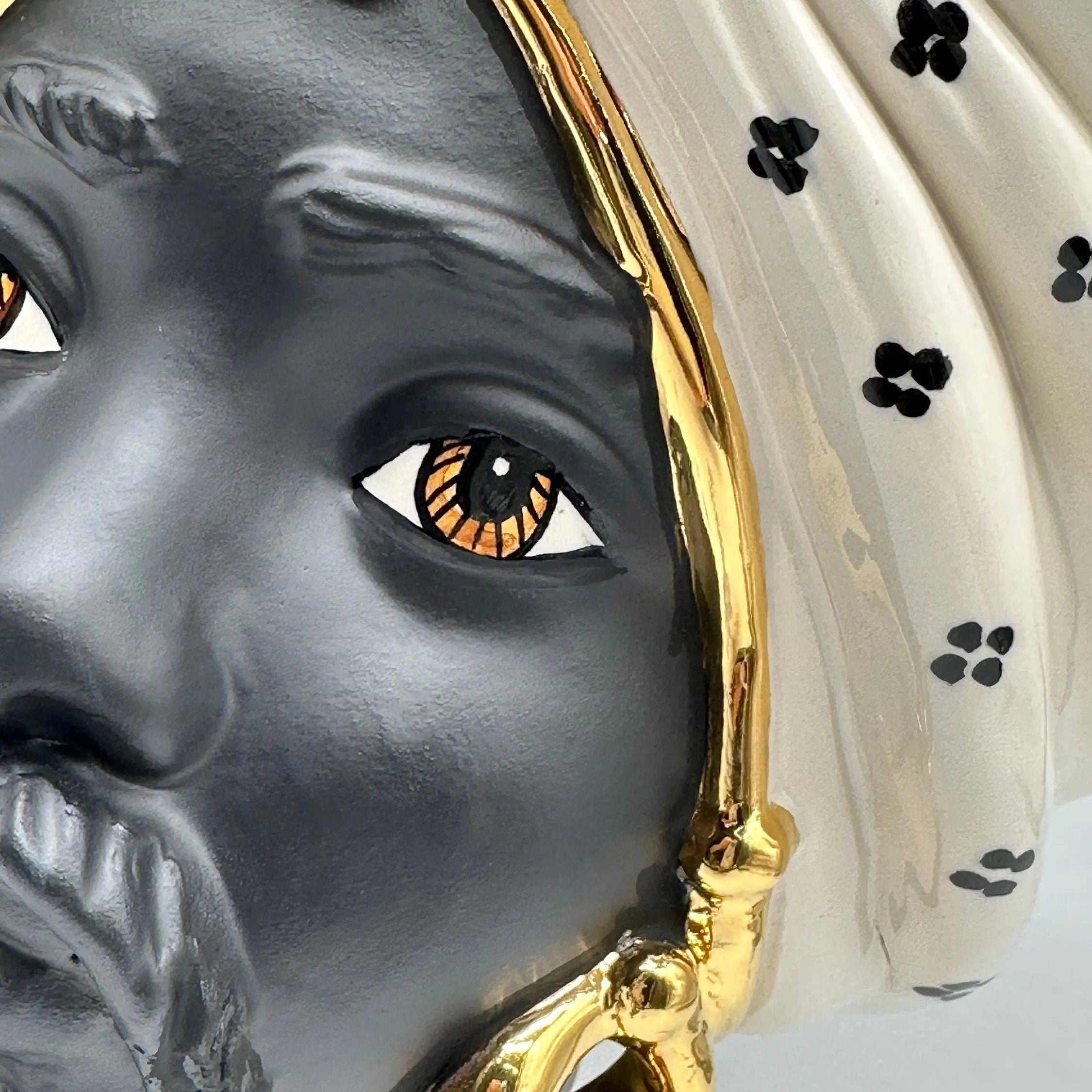 Teste di Moro Atena Ceramica Caltagirone cm H.24 L.18 Artigianale Bianco Pois Nero Oro DD CERAMICHE SICILIANE