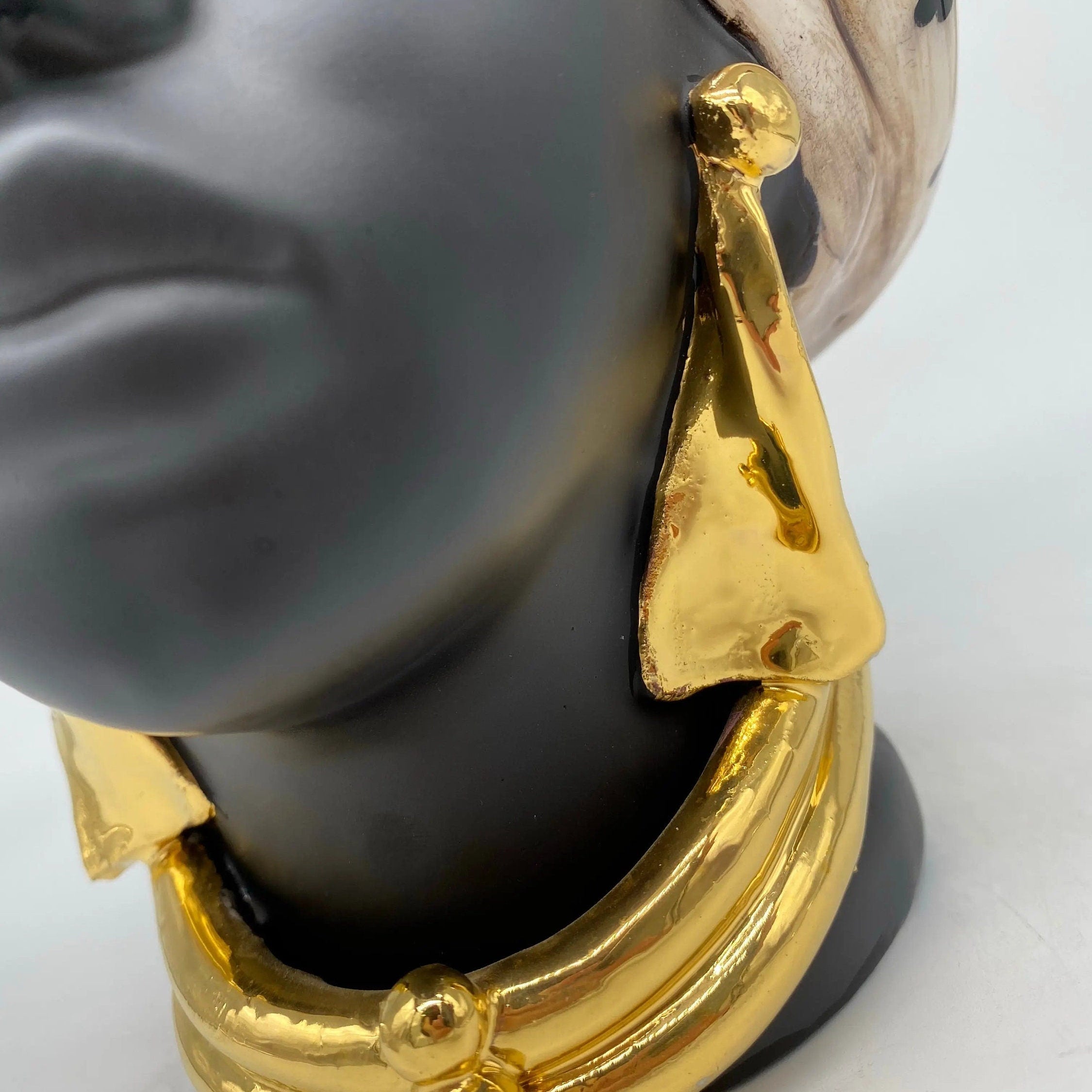 Teste di Moro Atena Ceramica Caltagirone cm H.24 L.18 Artigianale Écru Pois Nero Oro DD CERAMICHE SICILIANE