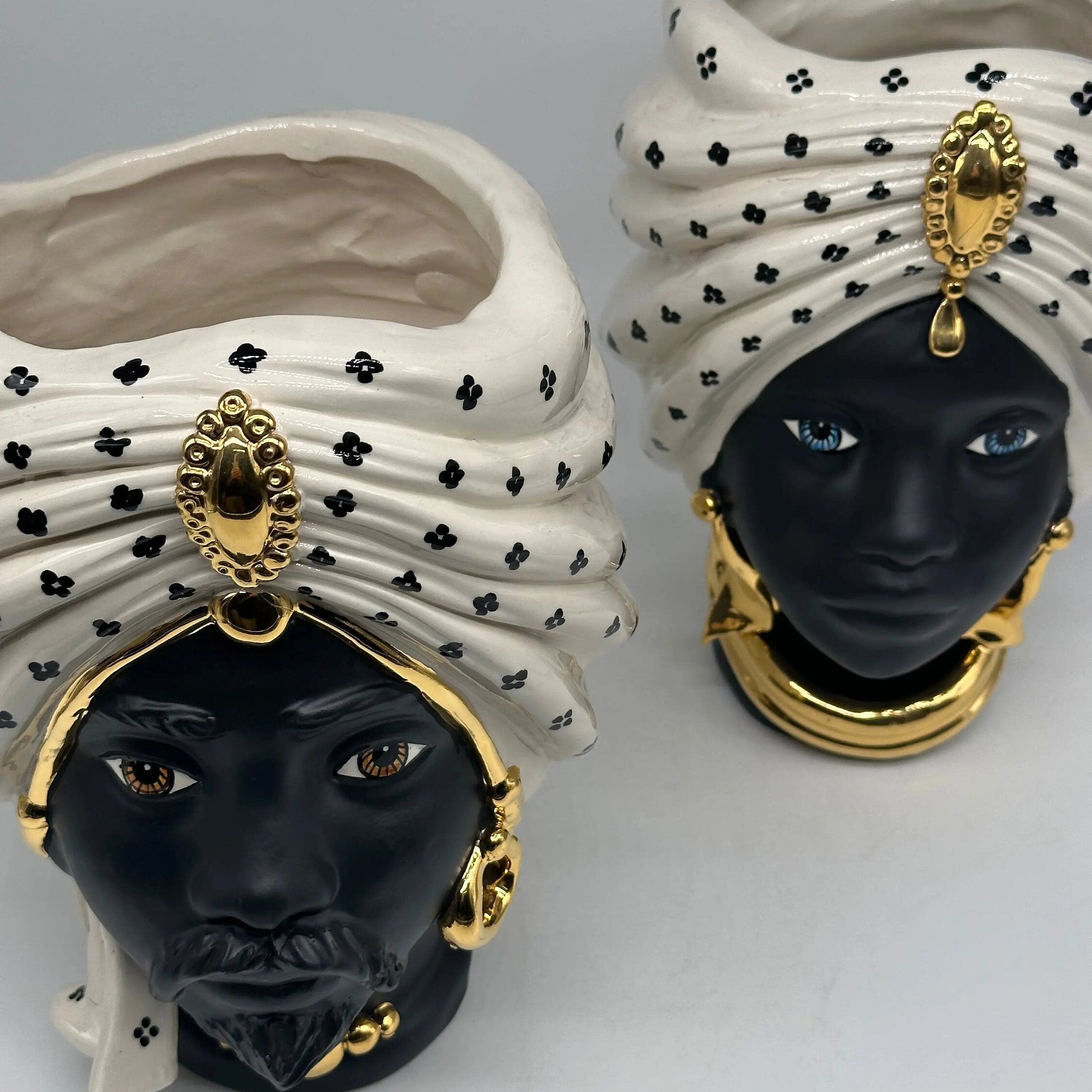 Teste di Moro Atena Ceramica Caltagirone cm H.24 L.18 Artigianale Bianco Pois Nero Oro DD CERAMICHE SICILIANE
