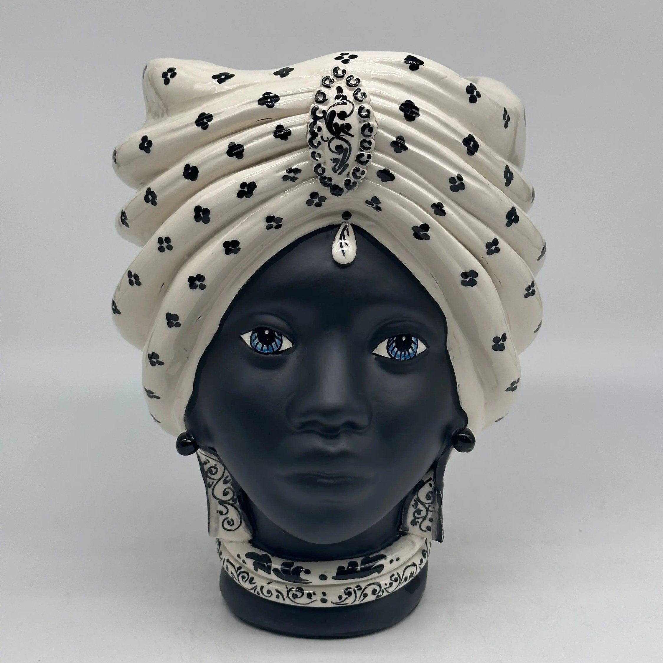 Teste di Moro Atena Ceramica Caltagirone cm H.24 L.18 Artigianale Bianco Pois Nero Opaco DD CERAMICHE SICILIANE