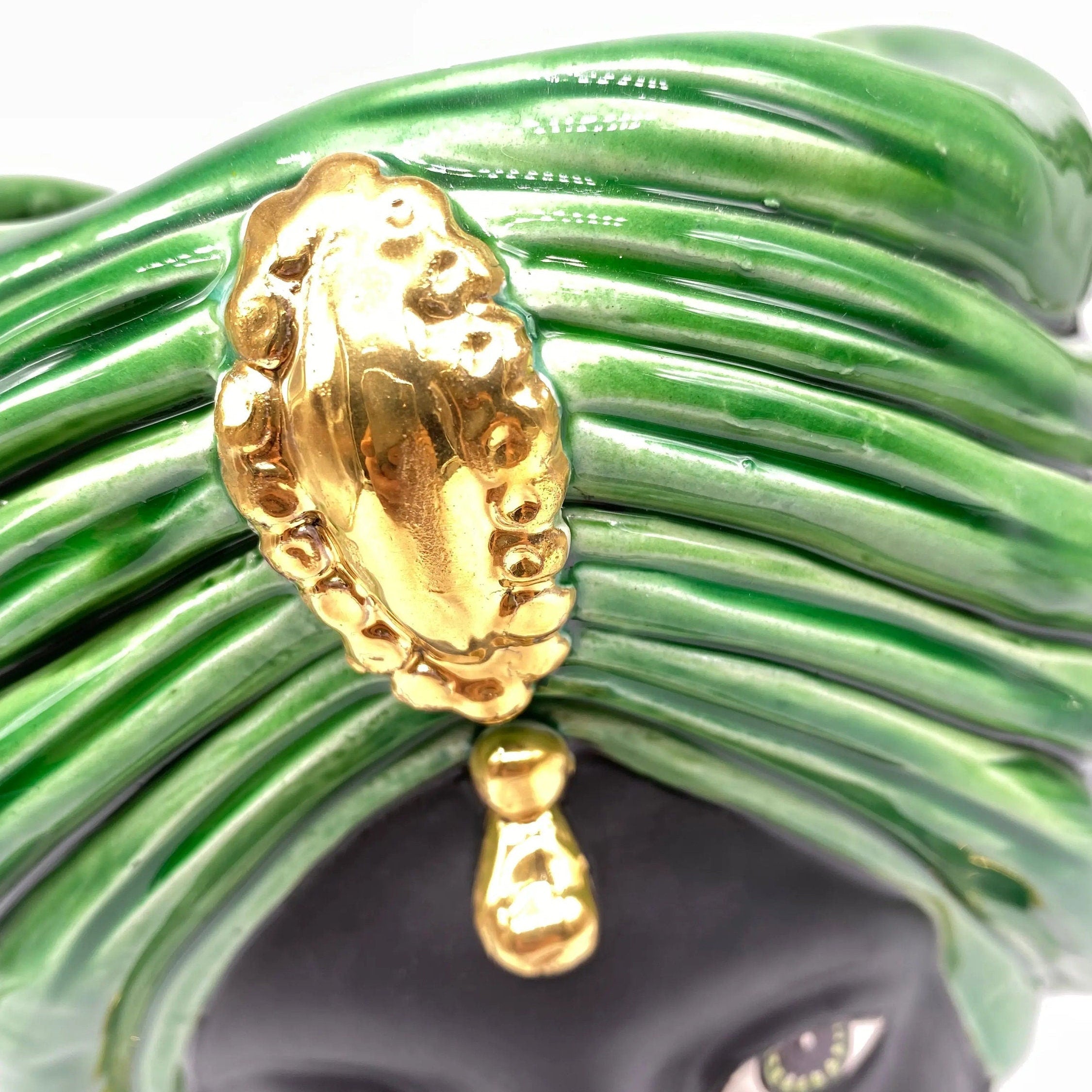 Teste di Moro Atena Ceramica Caltagirone cm H.24 L.18 Artigianale Verde Cristallo Opaco Oro DD CERAMICHE SICILIANE