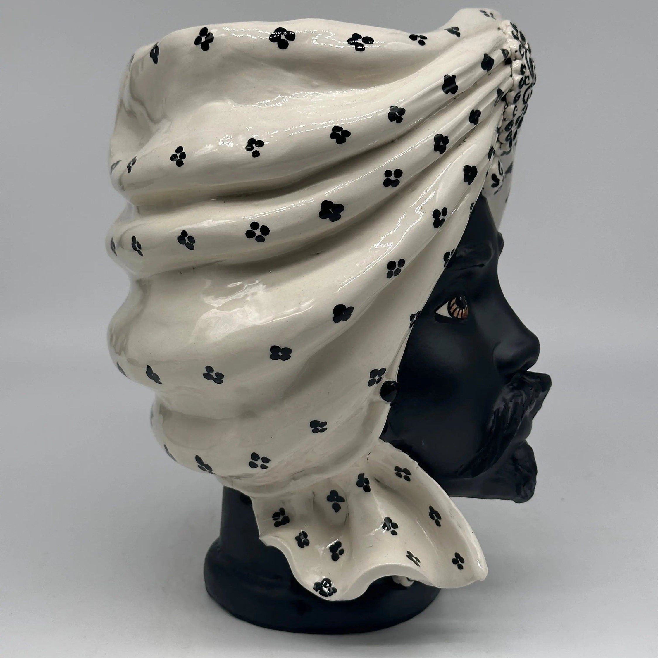 Teste di Moro Atena Ceramica Caltagirone cm H.24 L.18 Artigianale Bianco Pois Nero Opaco DD CERAMICHE SICILIANE
