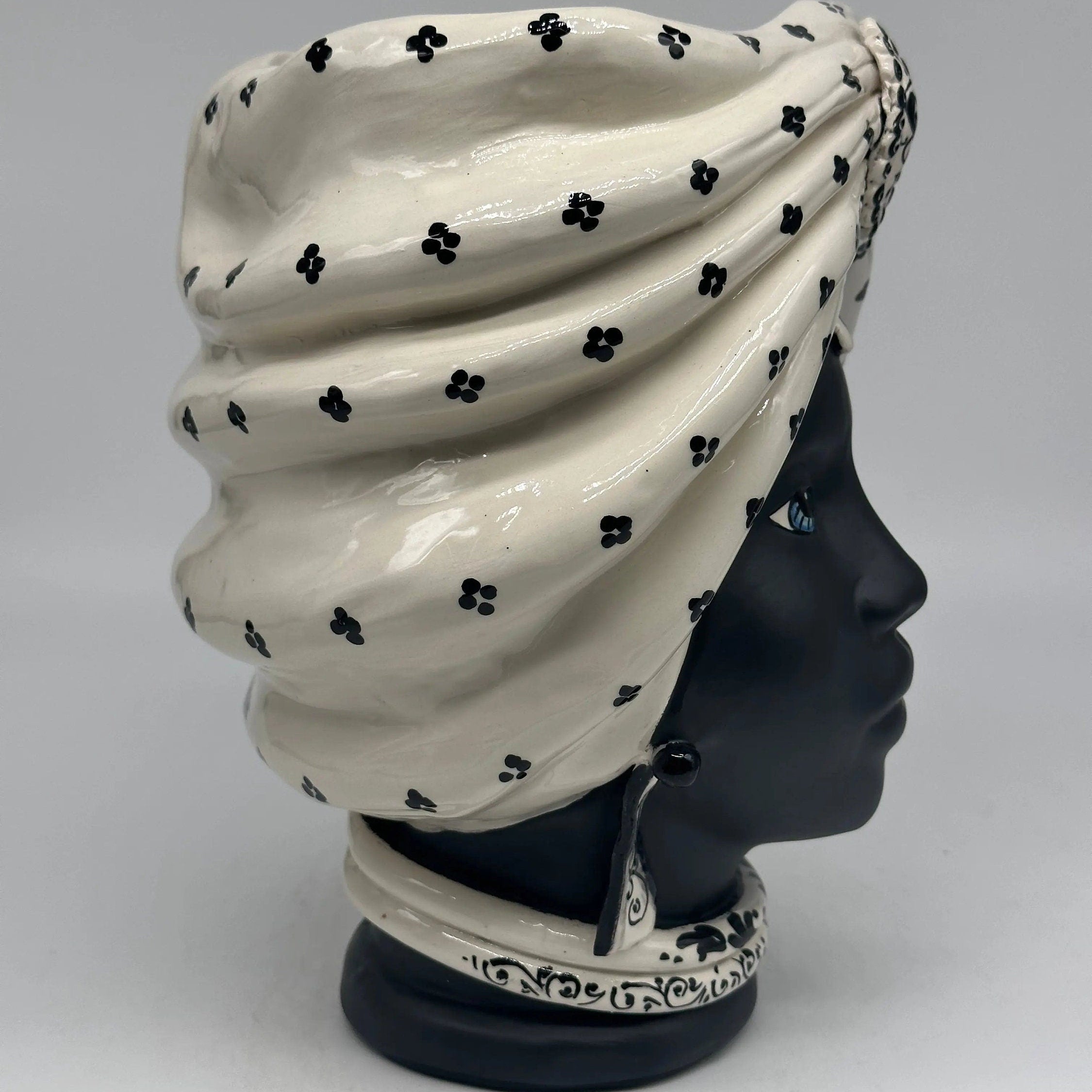 Teste di Moro Atena Ceramica Caltagirone cm H.24 L.18 Artigianale Bianco Pois Nero Opaco DD CERAMICHE SICILIANE