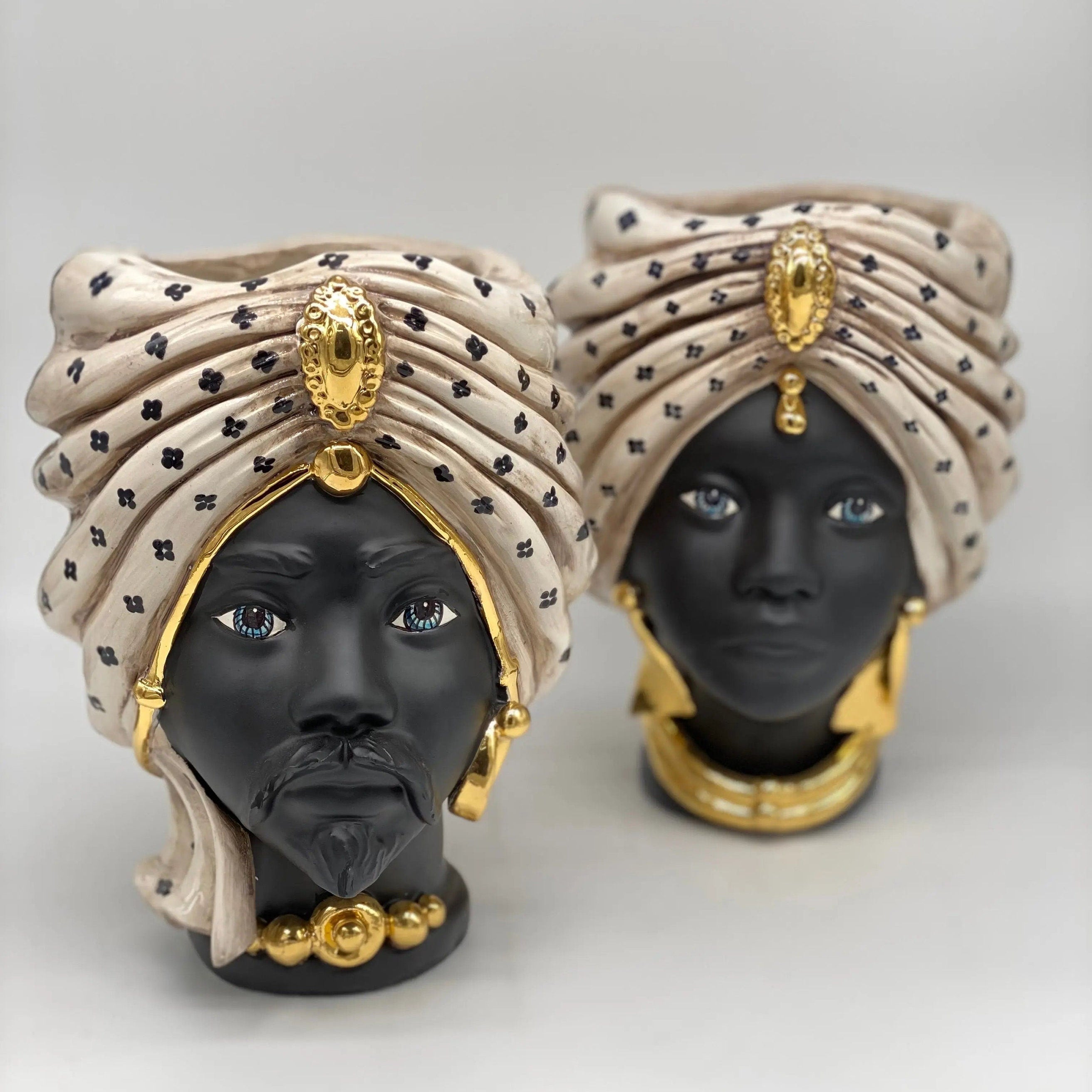 Teste di Moro Atena Ceramica Caltagirone cm H.24 L.18 Artigianale Écru Pois Nero Oro DD CERAMICHE SICILIANE