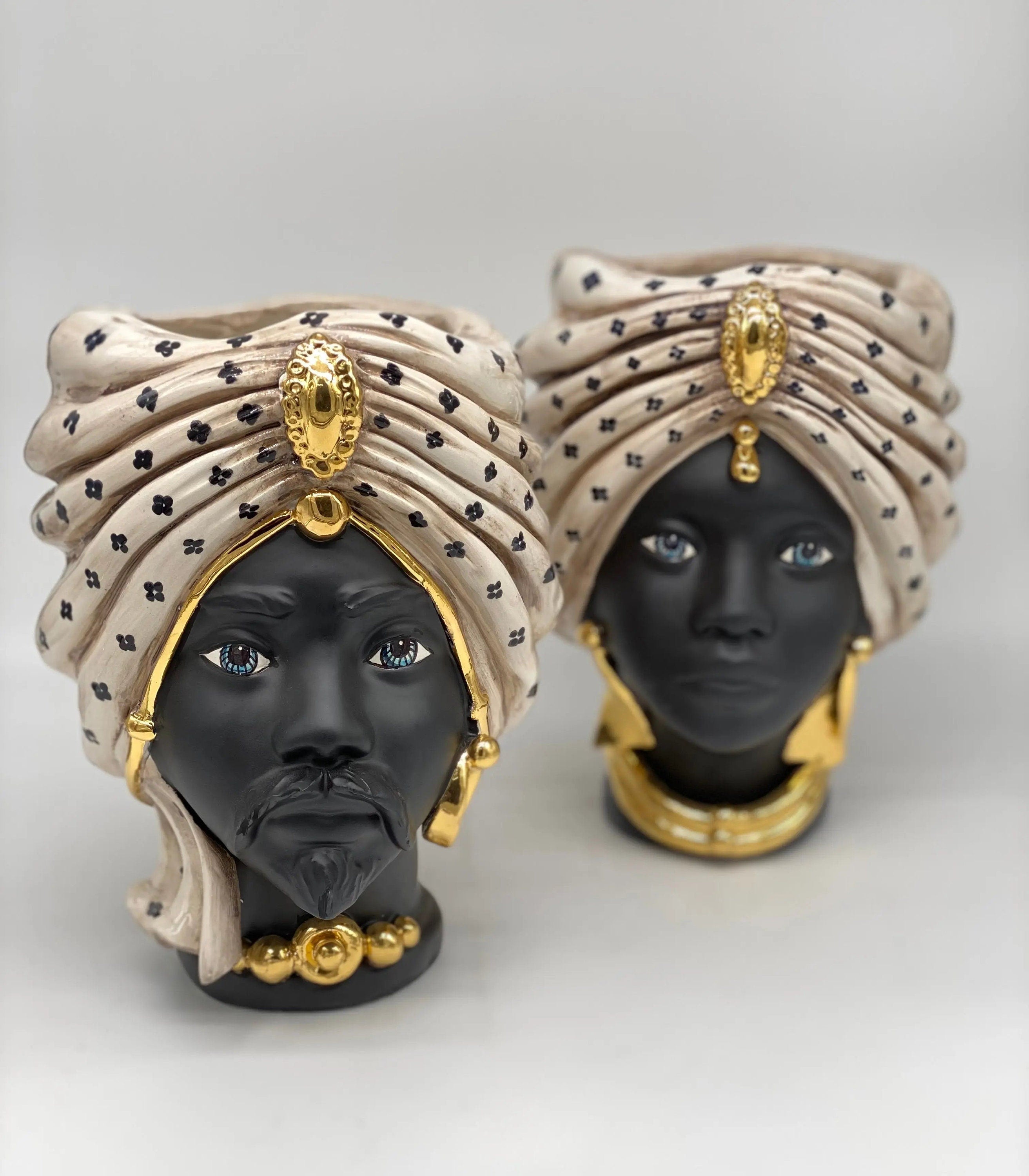 Teste di Moro Atena Ceramica Caltagirone cm H.24 L.18 Artigianale Écru Pois Nero Oro DD CERAMICHE SICILIANE