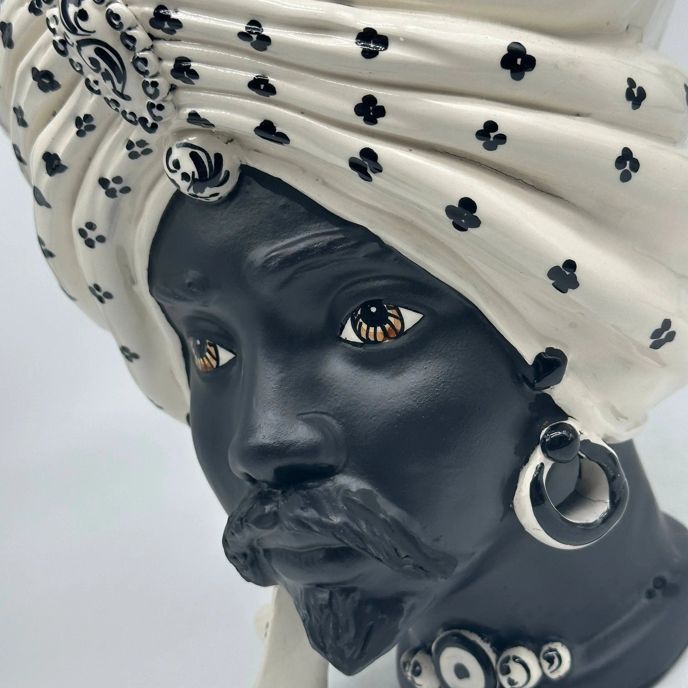 Teste di Moro Atena Ceramica Caltagirone cm H.24 L.18 Artigianale Bianco Pois Nero Opaco DD CERAMICHE SICILIANE