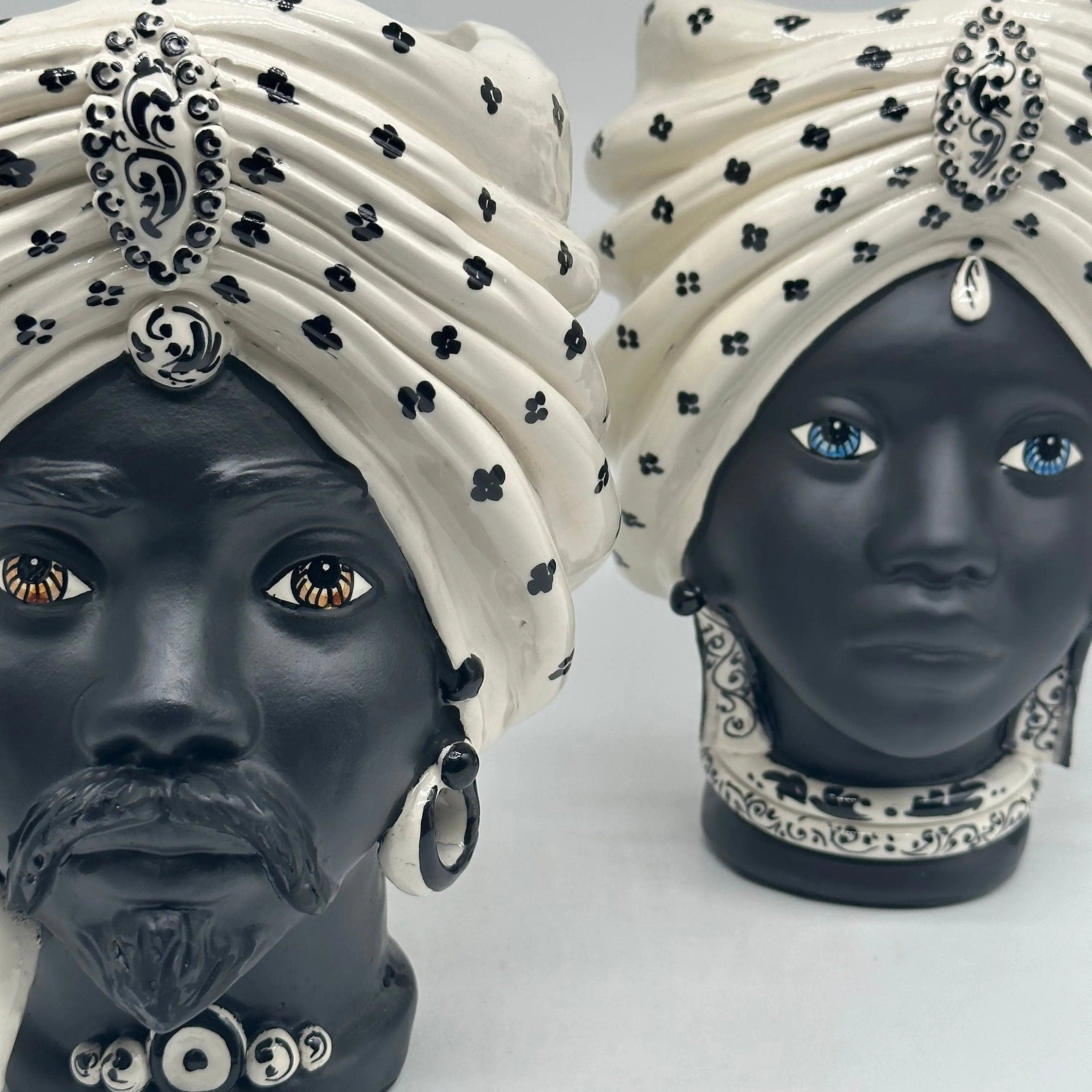 Teste di Moro Atena Ceramica Caltagirone cm H.24 L.18 Artigianale Bianco Pois Nero Opaco DD CERAMICHE SICILIANE