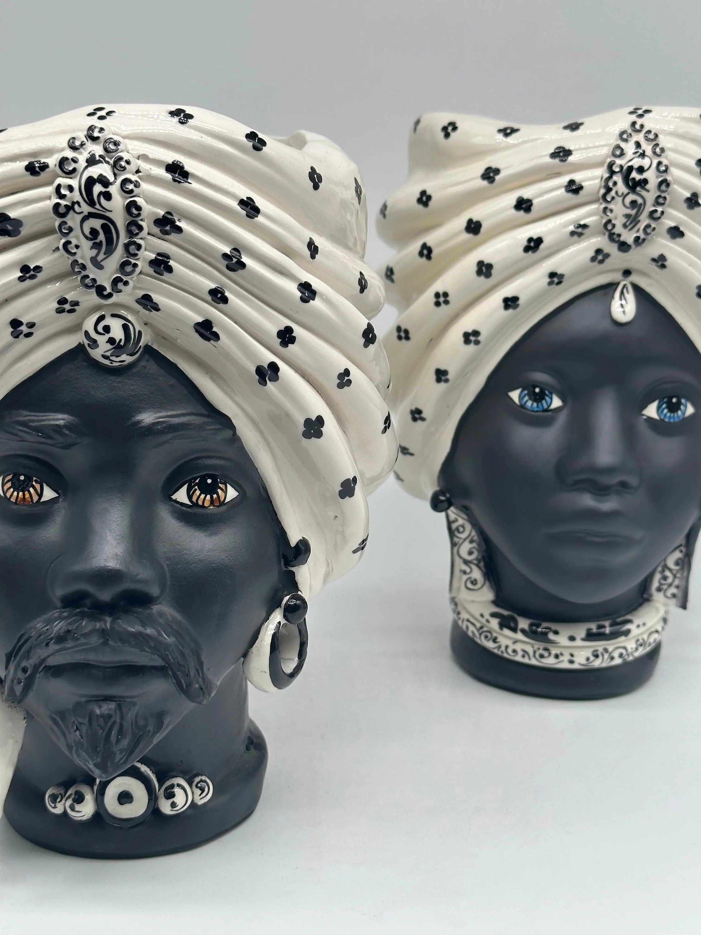 Teste di Moro Atena Ceramica Caltagirone cm H.24 L.18 Artigianale Bianco Pois Nero Opaco DD CERAMICHE SICILIANE